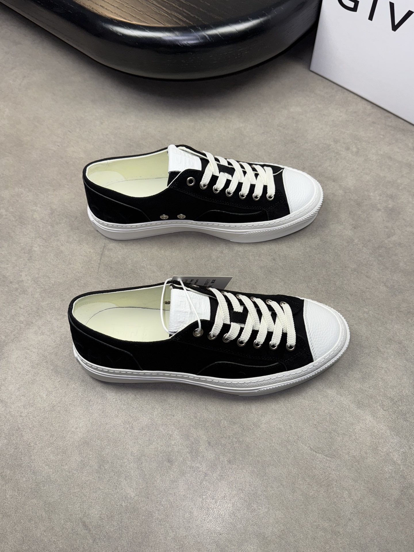 NO:271711,【GIVENCHY】Givenchy - High-end quality Original single - Upper; reverse velvet calfskin, brand denim canvas cloth, shoe height Zhoubo brand logo - inner water dyed cowhide - outsole ultra-light TPR·rubber; molded outsole - ultra-high quality control · fine workmanship highlighted (high-end · noble · grade) -Size 39-44 (38, 45, custom made)·G0137,, given , given ,cowhide19860909【GIVENCHY】纪梵希 -高端品质 原单 -鞋面；反绒小牛皮、品牌牛仔帆布布匹、鞋身高周波品牌logo -内里水染牛皮 -大底超轻TPR·橡胶; 成型大底 -超高品控·做工精细凸显(高端·贵气·档次) -Size 39-44（38,45,可订做)·G0137,,givenchy,givenchy,cowhide,Men's shoes