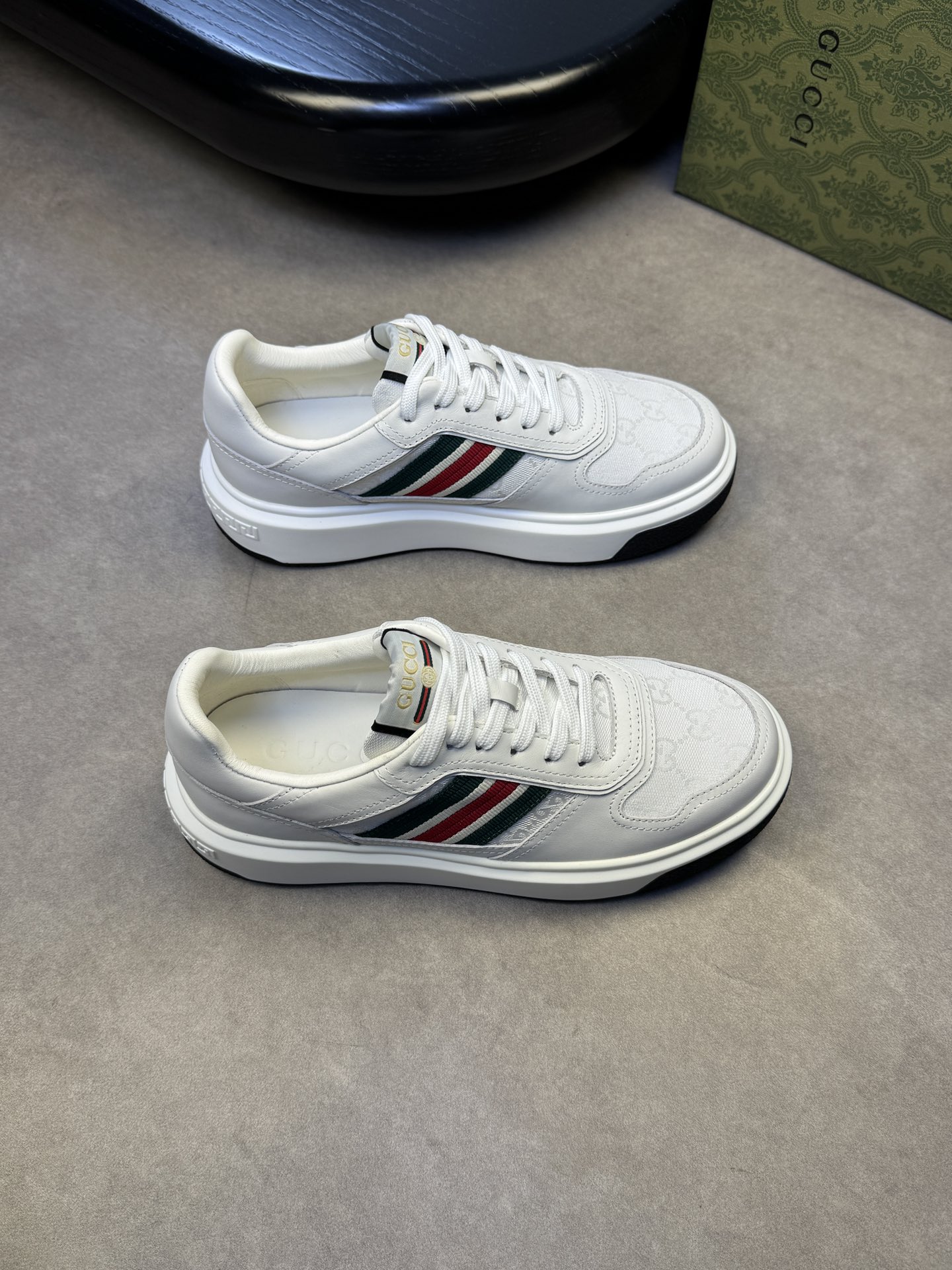 NO:272273,【Gucci】Gucci - High-end quality Original single casual sneakers - Upper Napa calfskin, brand totem cloth, brand totem webbing - Inner water dyed cowhide - Outsole ultra-light TPU·rubber; Two-color molded outsole - Ultra-high quality control·fine workmanship highlighted (high-end, noble, grade) -Size 38-44 (45, custom made)·03726,,gucci,gucci,sneakers,cowhide19860909【Gucci】古驰 -高端品质 原单休闲运动鞋 -鞋面纳帕小牛皮、品牌图腾布匹、品牌图腾织带 -内里水染牛皮 -大底超轻TPU·橡胶；双色成型大底 -超高品控·做工精细凸显(高端·贵气·档次) -Size 38-44（45,可订做)·03726,,gucci,gucci,sneakers,cowhide,Men's shoes