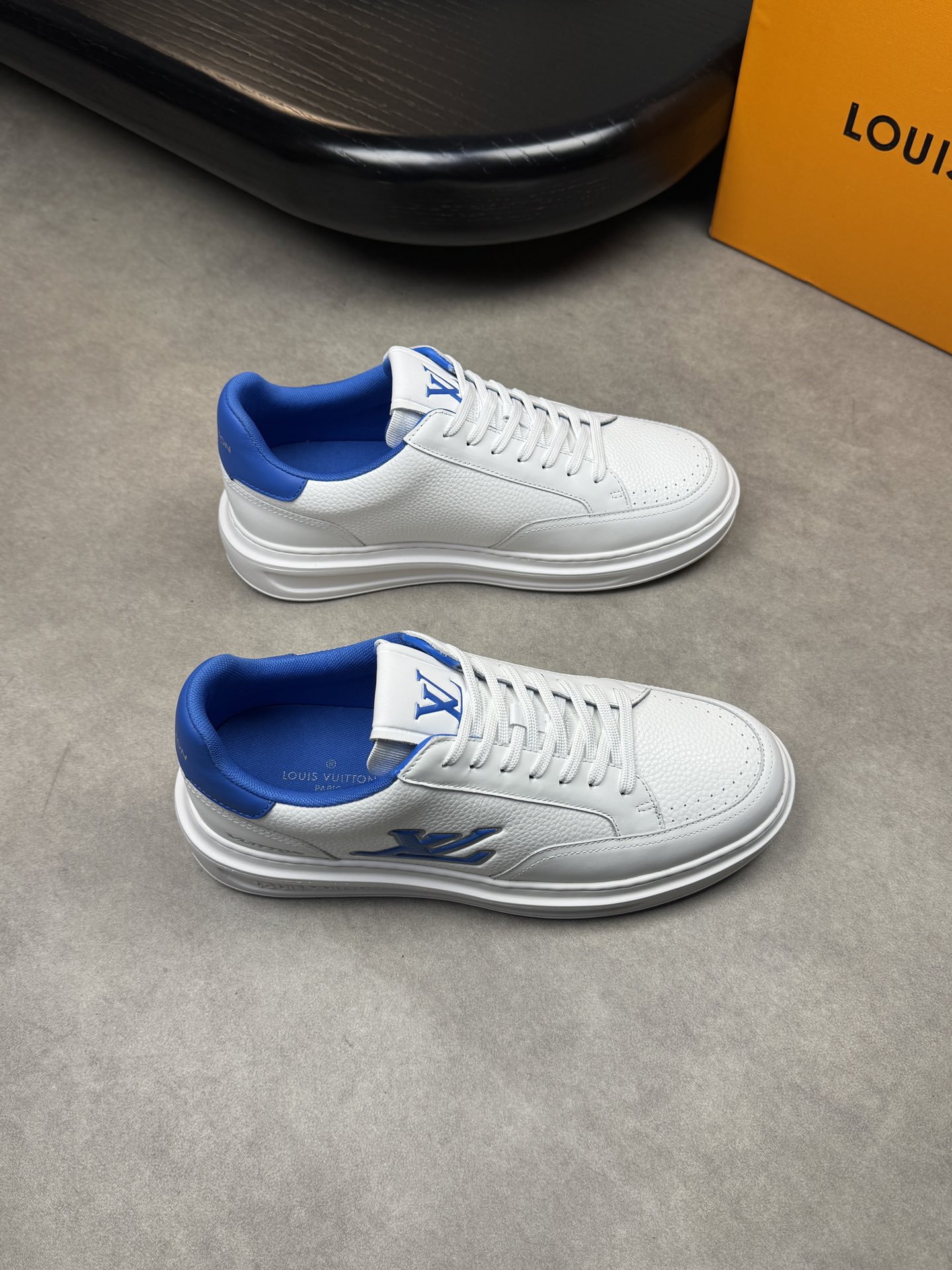 NO:272176,【Louis Vuitton】Louis Vuitton - High-end quality Original single casual sneakers - Upper Napa calfskin, slam-patterned calfskin, shoe body color printing high Zhoubo brand totem, tongue. Heel; Silk-printed brand logo - Neil brand canvas - Outsole ultra-light TPU. Foaming; Forming outsole - Ultra-high quality control · Fine workmanship highlight (high-end · Noble · Grade) -Size 38-44 (45, custom made)·L0117,,louis vuitton,louis vuitton,sneakers,cowhide19860909【Louis Vuitton】路易威登 -高端品质 原单休闲运动鞋 -鞋面纳帕小牛皮、摔纹小牛皮、鞋身彩印高周波品牌图腾、鞋舌.后跟；丝印品牌Logo -内里品牌帆布 -大底超轻TPU.发泡; 成型大底 -超高品控·做工精细凸显(高端·贵气·档次) -Size 38-44（45,可订做)·L0117,,louis vuitton,louis vuitton,sneakers,cowhide,Men's shoes