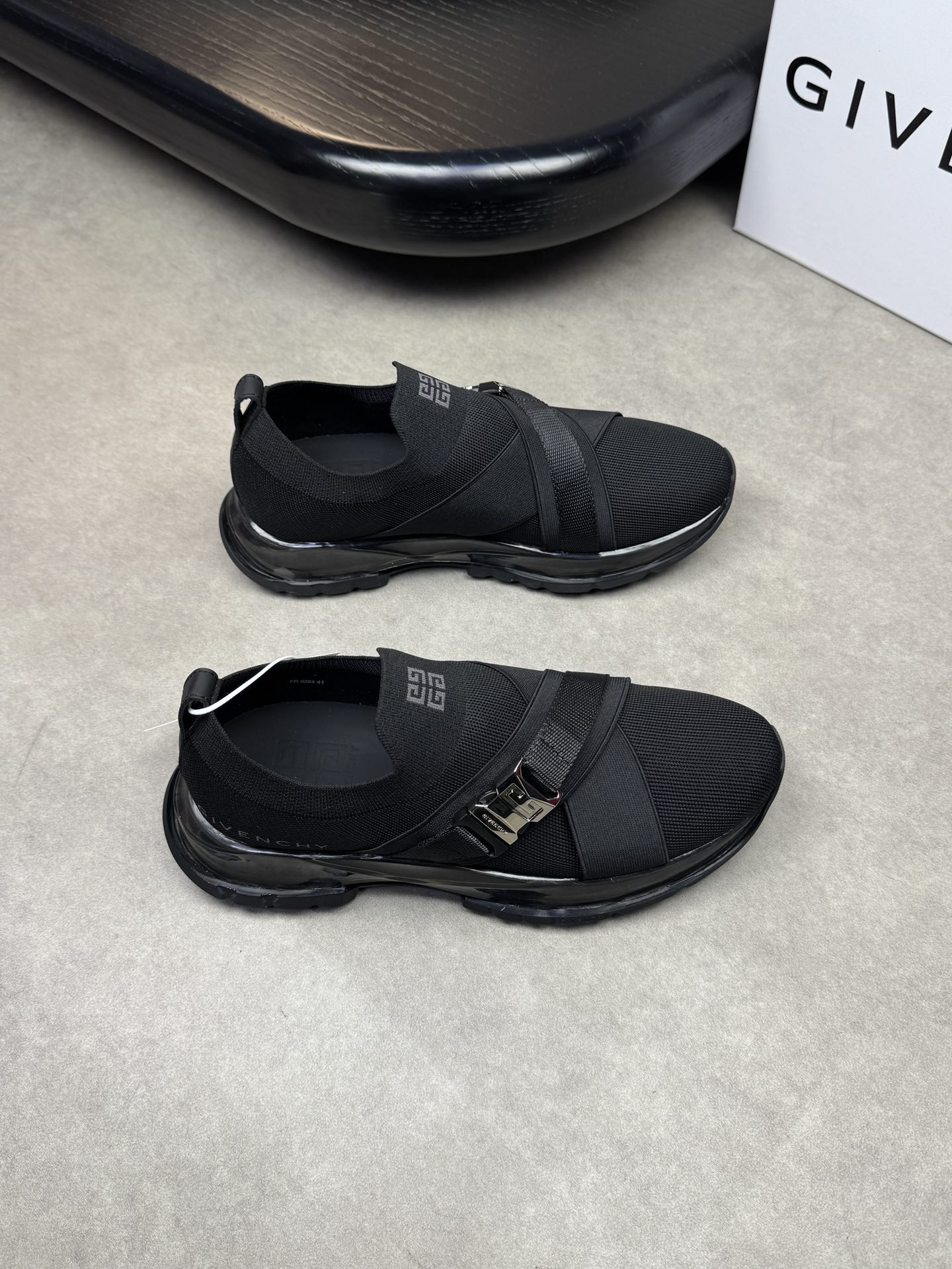 NO:272266,【GIVENCHY】Givenchy - High-end quality Original single casual sneakers - upper;, brand fly weaving cloth, shoe body brand elastic band, metal fastener shoe body hot brand logo - inner foot pad; water dye cowhide - ultra-light TPR airbag. Rubber; Combined molding vacuum shock absorbing outsole - Ultra-high quality control · fine workmanship highlighting (high-end · noble · grade) -Size 39-44 (38, 45, custom made)·GVC0137,, given , given , sneakers, cowhide19860909【GIVENCHY】纪梵希 -高端品质 原单休闲运动鞋 -鞋面；、品牌飞织布匹、鞋身品牌松紧带、金属扣件鞋身热切品牌logo -内里垫脚；水染牛皮 -大底超轻TPR气囊.橡胶; 组合成型真空减震大底 -超高品控·做工精细凸显(高端·贵气·档次) -Size 39-44（38,45,可订做)·GVC0137,,givenchy,givenchy,sneakers,cowhide,Men's shoes