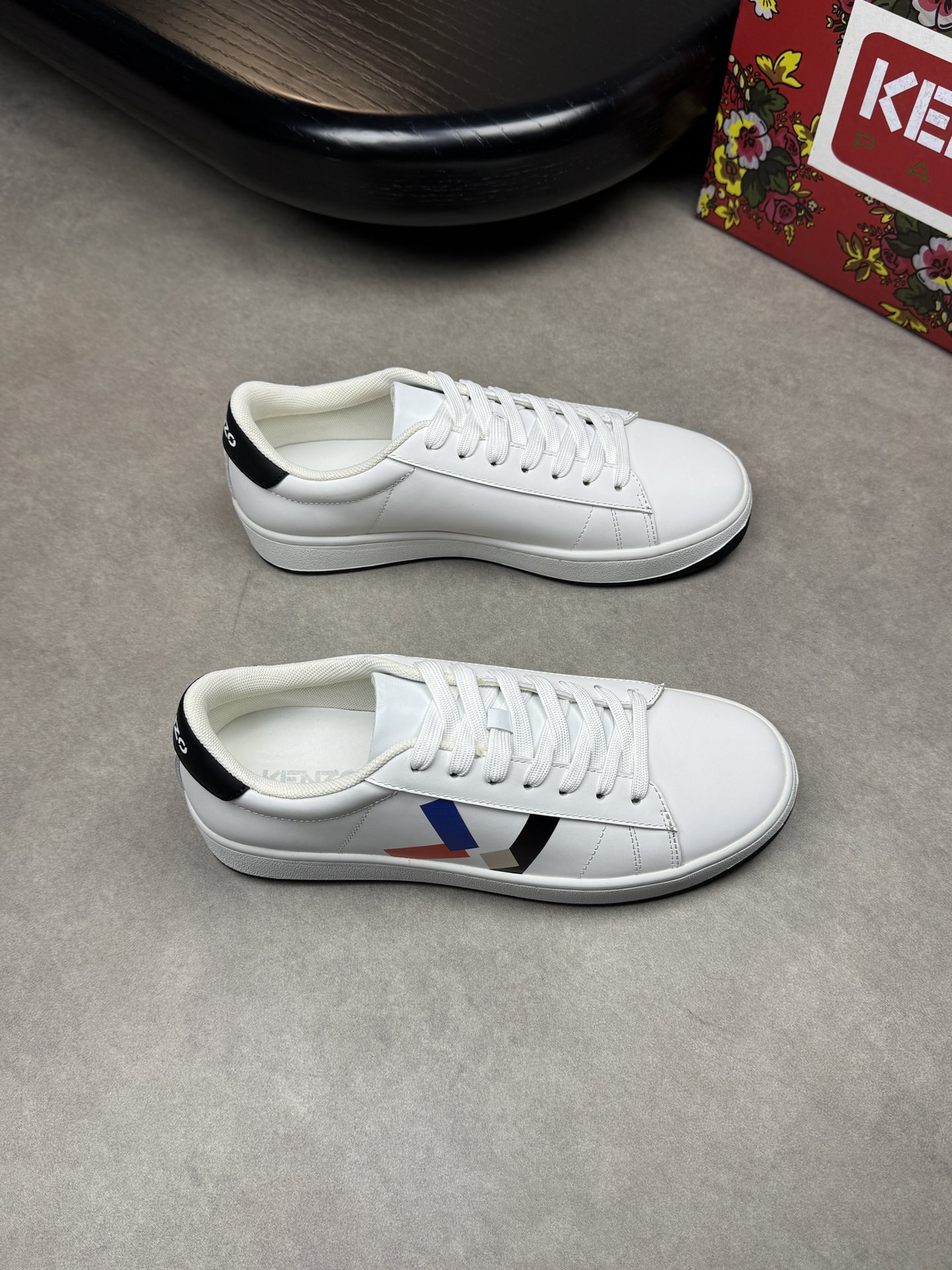 NO:272476,【KENZO】Kenzo - High-end quality original single - Environmentally friendly calfskin, shoe body color printing brand logo totem - Inner canvas cloth - Outsole ultra-light TPR·Rubber·Modeled sole - Ultra-high quality control·fine workmanship highlighted (high-end·Noble·Level) -Size 39-44 (38,45, custom made)·0186,,cowhide19860909【KENZO】肯佐语 -高端品质 原单 -鞋面环保小牛皮、鞋身彩印品牌logo图腾 -内里帆布布匹 -大底超轻TPR·橡胶·成型大底 -超高品控·做工精细凸显(高端·贵气·档次) -Size 39-44（38,45,可订做)·0186,,cowhide,Men's shoes