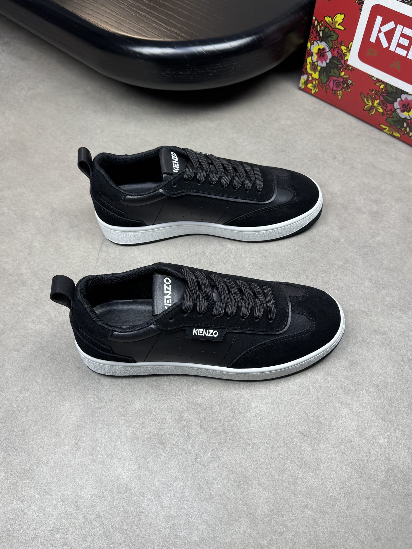 NO:272479,【KENZO】Kenzo - High-end quality Original single - Upper environmentally friendly calfskin, reverse velvet calfskin, shoe body color printing brand logo totem - Inner canvas cloth - Outsole ultra-light TPR·Rubber·Modeled sole - Ultra-high quality control·fine workmanship highlighted (high-end·Noble·Level) -Size 39-44 (38,45, custom made)·0186,,cowhide19860909【KENZO】肯佐语 -高端品质 原单 -鞋面环保小牛皮、反绒小牛皮、鞋身彩印品牌logo图腾 -内里帆布布匹 -大底超轻TPR·橡胶·成型大底 -超高品控·做工精细凸显(高端·贵气·档次) -Size 39-44（38,45,可订做)·0186,,cowhide,Men's shoes