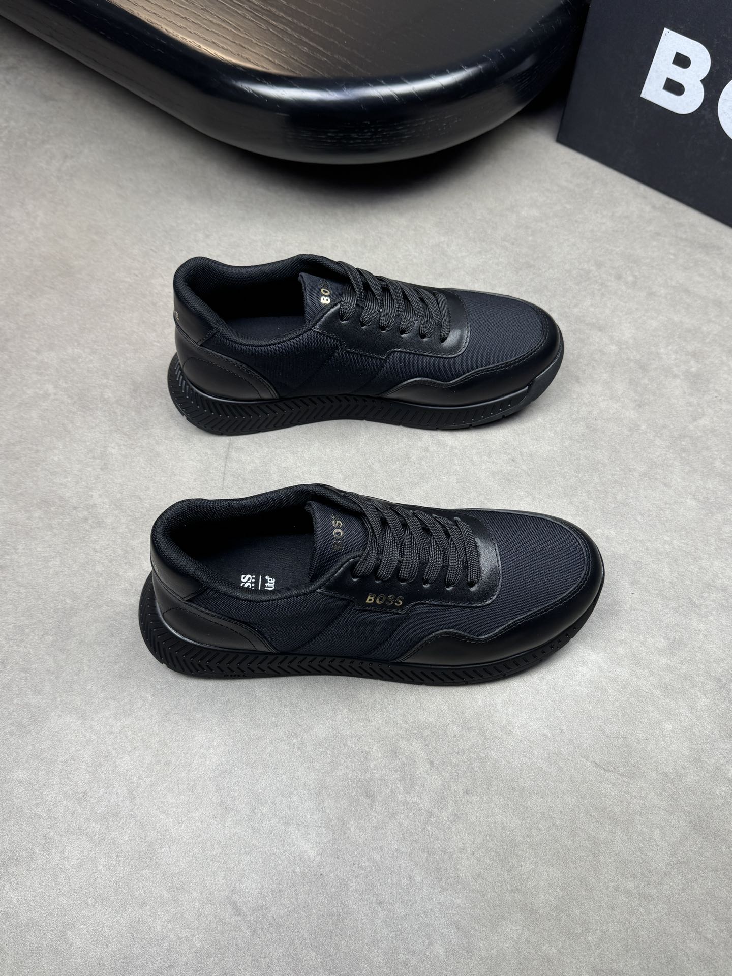 NO:272485,【BOSS】Boss - High-end quality Original single casual sneakers - Upper Napa calfskin, brand canvas cloth, silk-print brand logo - Neil brand canvas - Outsole TPU foamed·rubber; molded outsole - Ultra-high quality control·fine workmanship highlighted (high-end·noble·grade) -Size 39-44 (38,45, custom made)·BS0186,,sneakers,cowhide19860909【BOSS】博思 -高端品质 原单休闲运动鞋 -鞋面纳帕小牛皮、品牌帆布布匹、丝印品牌logo -内里品牌帆布 -大底TPU发泡·橡胶；成型大底 -超高品控·做工精细凸显(高端·贵气·档次) -Size 39-44（38,45,可订做)·BS0186,,sneakers,cowhide,Men's shoes