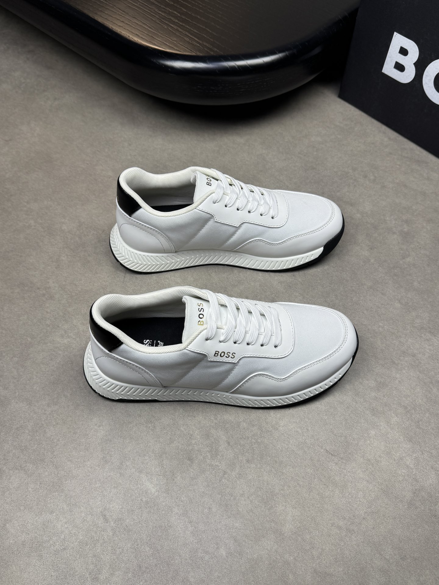NO:272488,【BOSS】Boss - High-end quality Original single casual sneakers - Upper Napa calfskin, brand canvas cloth, silk-print brand logo - Neili brand canvas - Outsole TPU foamed·rubber; Two-color molded outsole - Ultra-high quality control·fine workmanship highlighted (high-end·noble·grade) -Size 39-44 (38,45, custom made)·BS0186,,sneakers,cowhide19860909【BOSS】博思 -高端品质 原单休闲运动鞋 -鞋面纳帕小牛皮、品牌帆布布匹、丝印品牌logo -内里品牌帆布 -大底TPU发泡·橡胶；双色成型大底 -超高品控·做工精细凸显(高端·贵气·档次) -Size 39-44（38,45,可订做)·BS0186,,sneakers,cowhide,Men's shoes