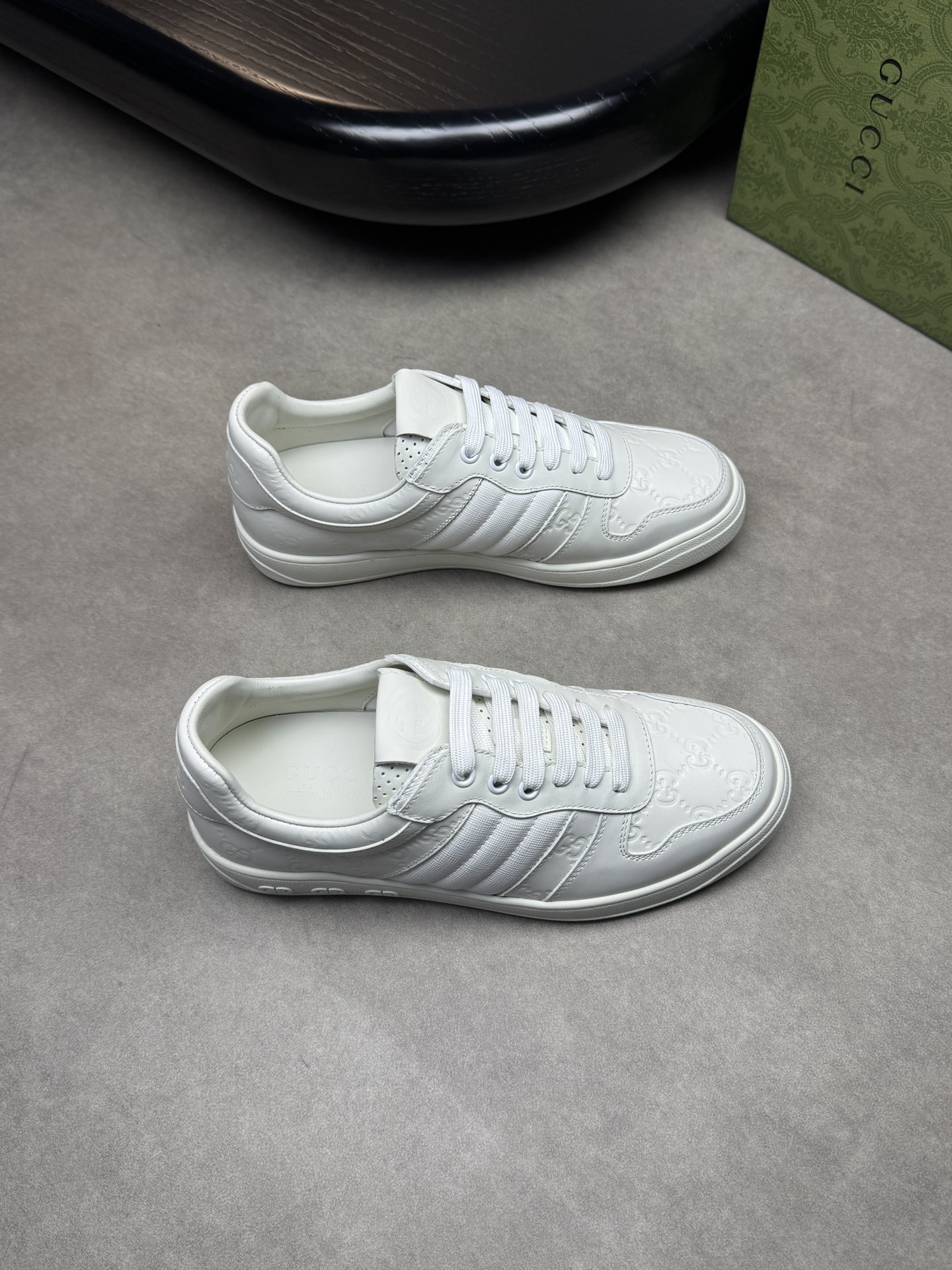 NO:272594,【Gucci】Gucci - High-end quality Original single casual sneakers - Upper Napa calfskin, air-pressure brand totem, tongue. Heel; Silk-print brand totem - Inner water-dyed cowhide - Outsole ultra-light TPR·rubber; Two-color molded outsole - Ultra-high quality control·fine workmanship highlighted (high-end·noble·grade) -Size 38-44 (45, custom made)·G0181,,gucci,gucci,sneakers,cowhide19860909【Gucci】古驰 -高端品质 原单休闲运动鞋 -鞋面纳帕小牛皮、空压品牌图腾、鞋舌.后跟；丝印品牌图腾 -内里水染牛皮 -大底超轻TPR·橡胶；双色成型大底 -超高品控·做工精细凸显(高端·贵气·档次) -Size 38-44（45,可订做)·G0181,,gucci,gucci,sneakers,cowhide,Men's shoes