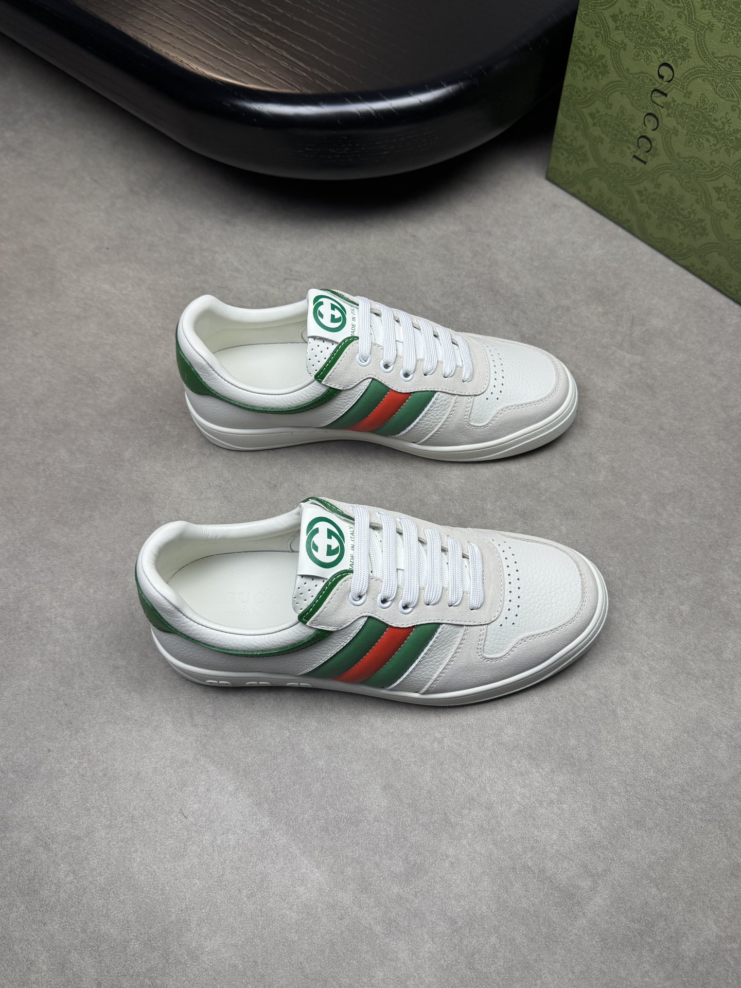 NO:272596,【Gucci】Gucci - High-end quality Original single casual sneakers - Upper with a slapped calfskin, reverse velvet calfskin, tongue. Heel; Silk-print brand totem - Inner water dyed cowhide - Outsole ultra-light TPR·rubber; Two-color molded sole - Ultra-high quality control·fine workmanship highlighted (high-end·noble·grade) -Size 38-44 (45, custom made)·G0181,,gucci,gucci,sneakers,cowhide19860909【Gucci】古驰 -高端品质 原单休闲运动鞋 -鞋面摔纹小牛皮、反绒小牛皮、鞋舌.后跟；丝印品牌图腾 -内里水染牛皮 -大底超轻TPR·橡胶；双色成型大底 -超高品控·做工精细凸显(高端·贵气·档次) -Size 38-44（45,可订做)·G0181,,gucci,gucci,sneakers,cowhide,Men's shoes