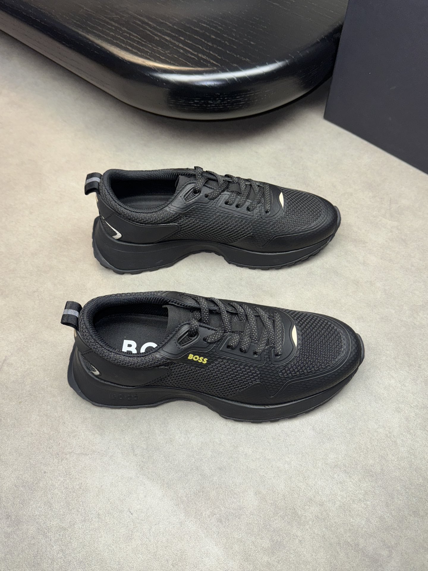 NO:273246,【BOSS】Boss - High-end quality Original single casual sneakers - Upper brand high mercerized canvas, hot craftsmanship, shoe body silk screen brand logo - Neil brand canvas - Outsole ultra-light TPU foam; Two-color molded outsole - Ultra-high quality control·fine workmanship highlighted (high-end, noble, grade) -Size 39-44 (38,45, custom made)·0039,,sneakers19860909【BOSS】博思 -高端品质 原单休闲运动鞋 -鞋面品牌高丝光帆布、热切工艺、鞋身丝印品牌logo -内里品牌帆布 -大底超轻TPU发泡；双色成型大底 -超高品控·做工精细凸显(高端·贵气·档次) -Size 39-44（38,45,可订做)·0039,,sneakers,Men's shoes