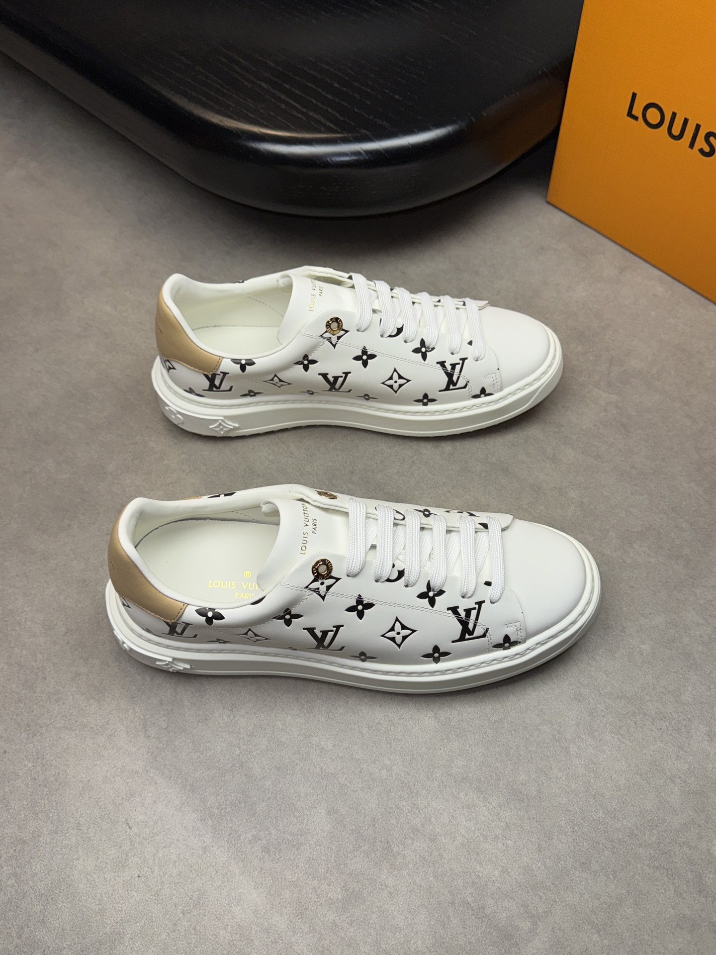 NO:274219,【Louis Vuitton】Louis Vuitton - High-end quality original couple outfit Casual sports shoes - Upper Napa calfskin, shoe body silk-print high Zhoubo brand totem, heel silk-print brand logo - Inner water dyed cowhide - Outsole ultra-light TPU·rubber foam; molded outsole - Ultra-high quality control·fine workmanship highlighted (high-end, noble, grade) -Size Men and women's same style 35-44 (female 34, 40, 41, men 45, 46, 47, can be customized)·L0179,,louis vuitton,louis vuitton,sneakers,cowhide19860909【Louis Vuitton】路易威登 -高端品质 原单 情侣装 休闲运动鞋 -鞋面纳帕小牛皮、鞋身丝印高周波品牌图腾、后跟丝印品牌logo -内里水染牛皮 -大底超轻TPU·橡胶发泡；成型大底 -超高品控·做工精细凸显(高端·贵气·档次) -Size 男女同款35-44（女34,40,41,男45,46,47,可订做)·L0179,,louis vuitton,louis vuitton,sneakers,cowhide,Men's shoes