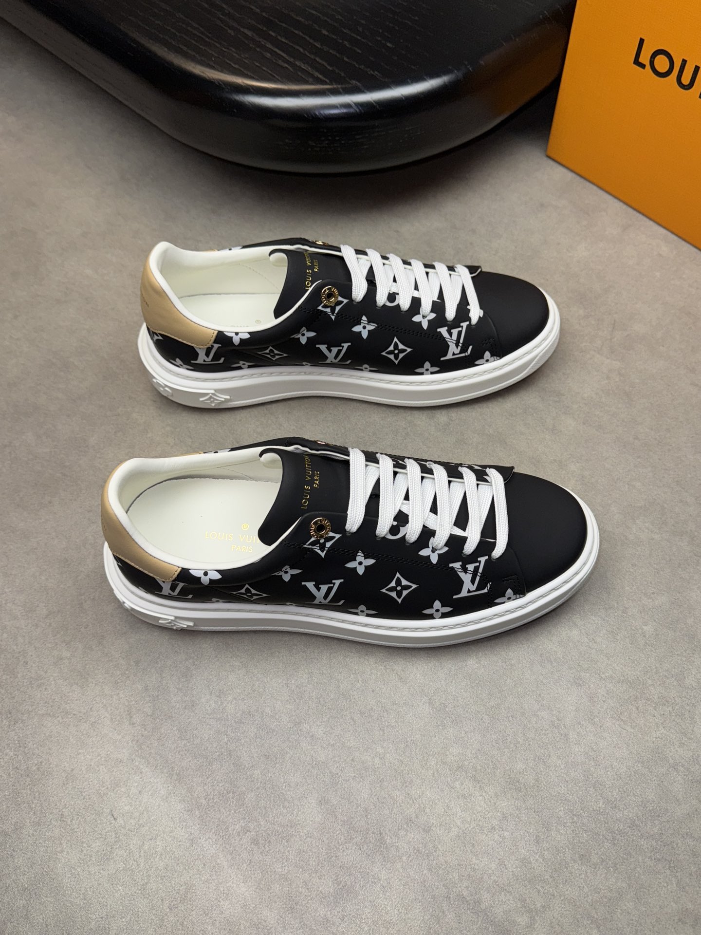 NO:274222,【Louis Vuitton】Louis Vuitton - High-end quality Original couple outfit Casual sports shoes - Upper Napa calfskin, shoe body, shoe tongue; Silk-printed high-cycle brand totem, heel silk-print brand logo - Inner water dyed cowhide - Outsole ultra-light TPU·rubber foam; molded outsole - Ultra-high quality control·fine workmanship highlighted (high-end, noble, grade) -Size Men and women's same style 35-44 (female 34, 40, 41, men 45, 46, 47, can be customized)·L0179,,louis vuitton,louis vuitton,sneakers,cowhide19860909【Louis Vuitton】路易威登 -高端品质 原单 情侣装 休闲运动鞋 -鞋面纳帕小牛皮、鞋身、鞋舌；丝印高周波品牌图腾、后跟丝印品牌logo -内里水染牛皮 -大底超轻TPU·橡胶发泡；成型大底 -超高品控·做工精细凸显(高端·贵气·档次) -Size 男女同款35-44（女34,40,41,男45,46,47,可订做)·L0179,,louis vuitton,louis vuitton,sneakers,cowhide,Men's shoes