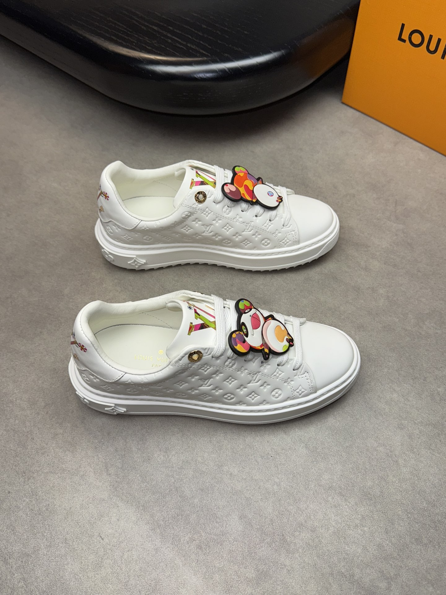 NO:273248,【Louis Vuitton】Louis Vuitton - High-end quality original couple outfit Casual sports shoes - upper silk calfskin, air-pressure brand totem, shoe tongue; color printing brand totem, heel brand PVC leather - inner water dyed cowhide - outsole ultralight TPU·rubber foam; molded outsole - ultra high quality control·fine workmanship highlighted (high-end, noble, grade) -Size Men and women's same style 35-44 (female 34, 40, 41, men 45, 46, 47, can be customized)·L0179,,louis vuitton,louis vuitton,sneakers,cowhide19860909【Louis Vuitton】路易威登 -高端品质 原单 情侣装 休闲运动鞋 -鞋面丝绸小牛皮、空压品牌图腾、鞋舌；彩印品牌图腾、后跟品牌PVC皮料 -内里水染牛皮 -大底超轻TPU·橡胶发泡；成型大底 -超高品控·做工精细凸显(高端·贵气·档次) -Size 男女同款35-44（女34,40,41,男45,46,47,可订做)·L0179,,louis vuitton,louis vuitton,sneakers,cowhide,Men's shoes