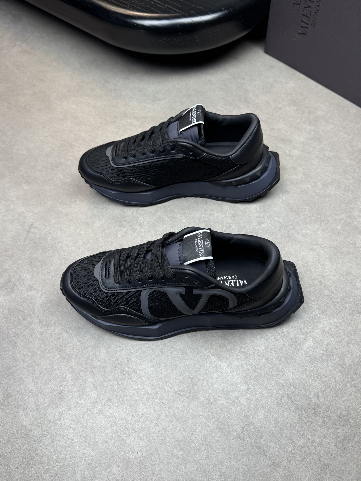 Valentino Garavani Men's Nappa Leather Logo Sneakers - Black 4 i1741803051 219 2