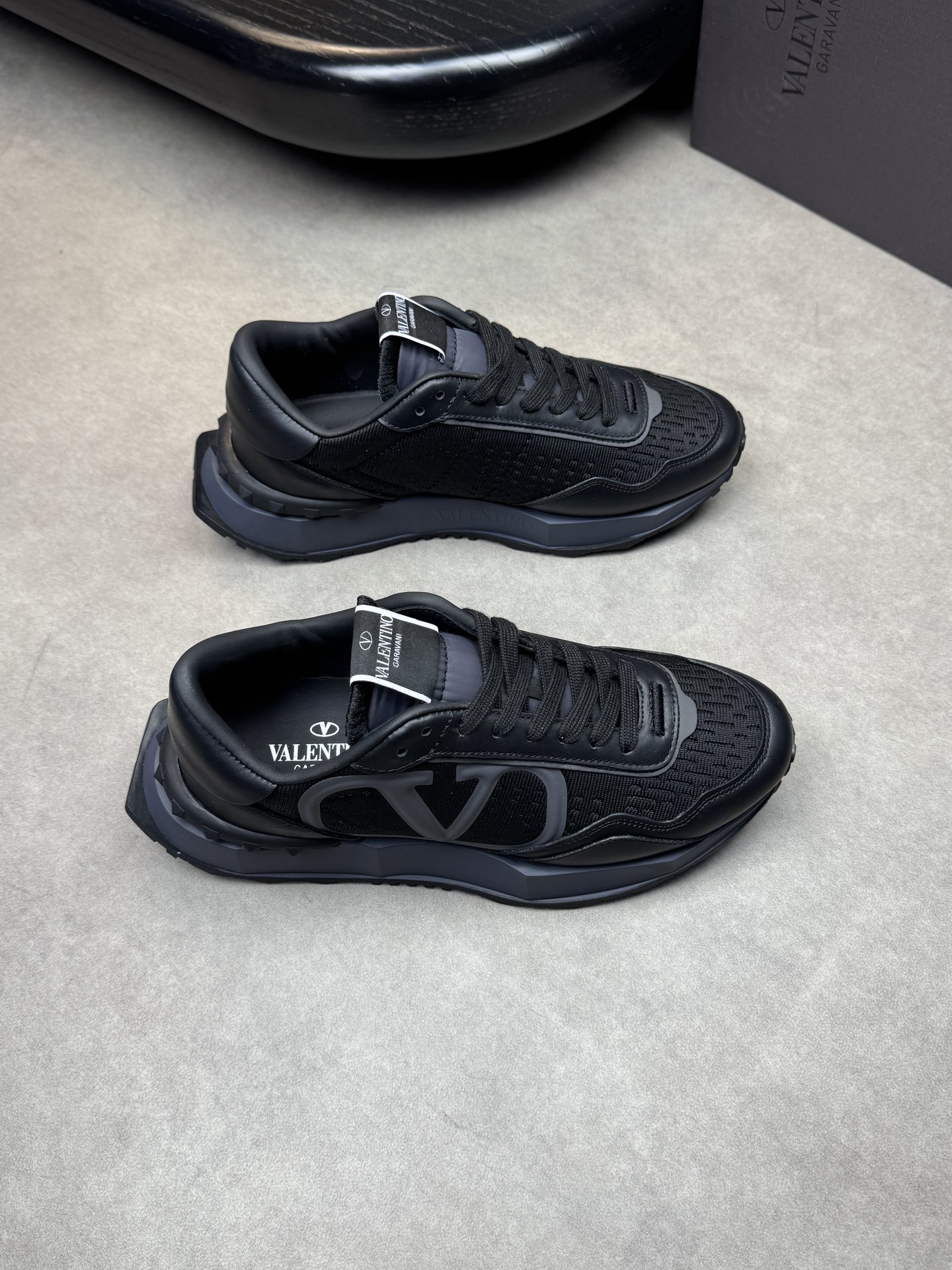 Valentino Garavani Men's Nappa Leather Logo Sneakers - Black 2 i1741803051 5910 0