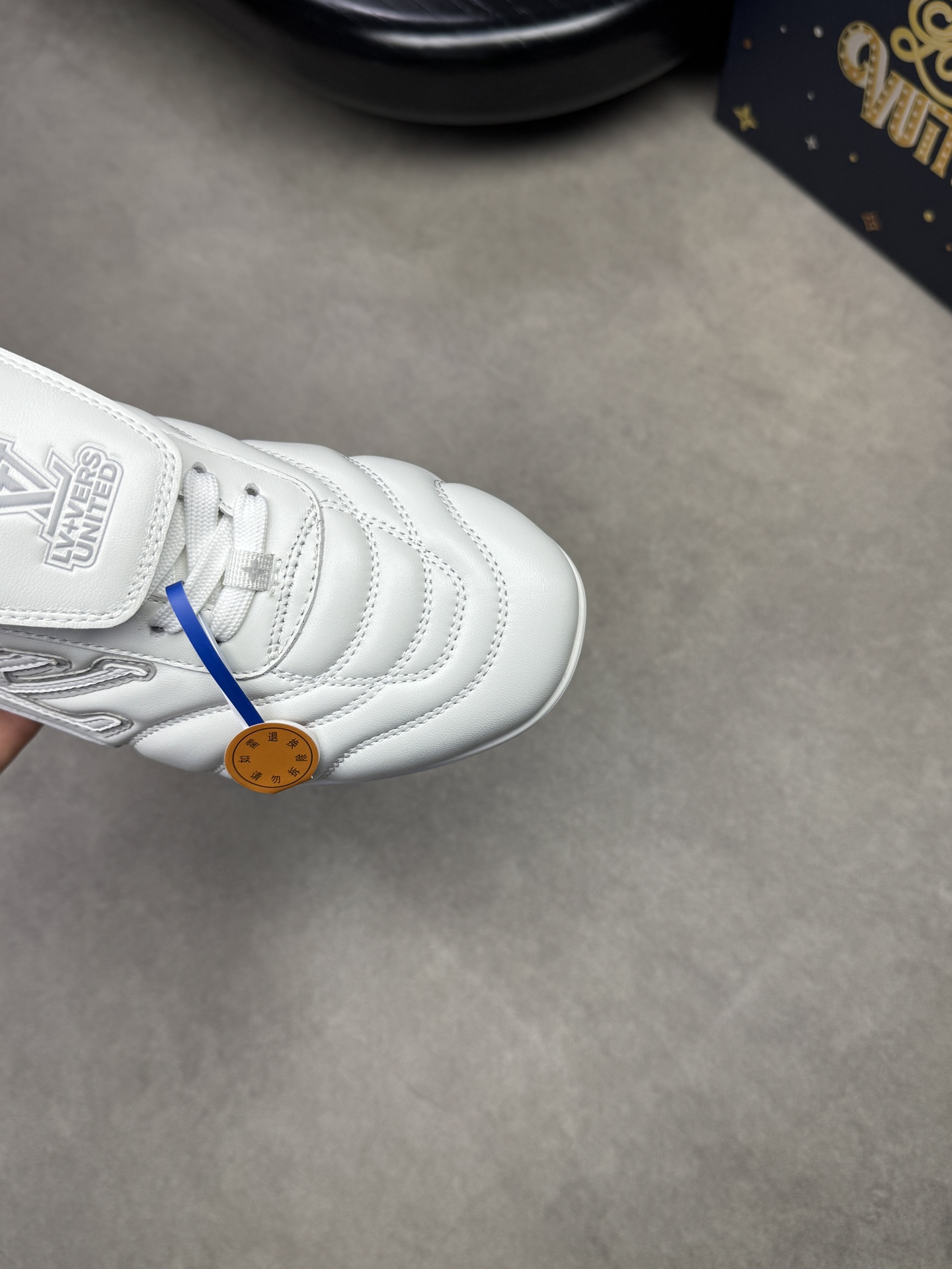 Louis Vuitton White Leather Casual Sneakers,Embroidered Brand Totem, Unisex 7 i1741890954 5298 5