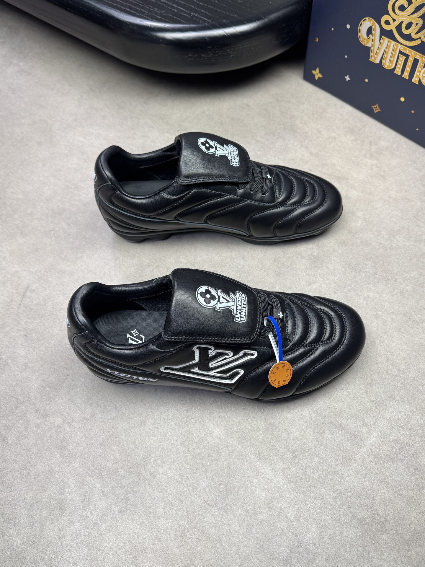 Louis Vuitton Leather Sneakers,Embroidered Logo,L0479,High Quality,Couple Shoes