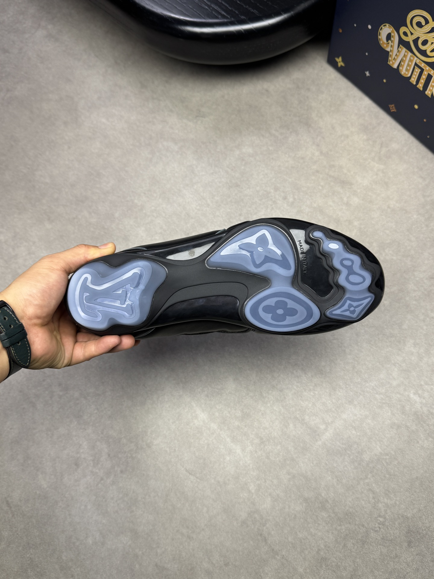 Louis Vuitton Leather Sneakers,Embroidered Logo,L0479,High Quality,Couple Shoes 10 i1741890992 364 8