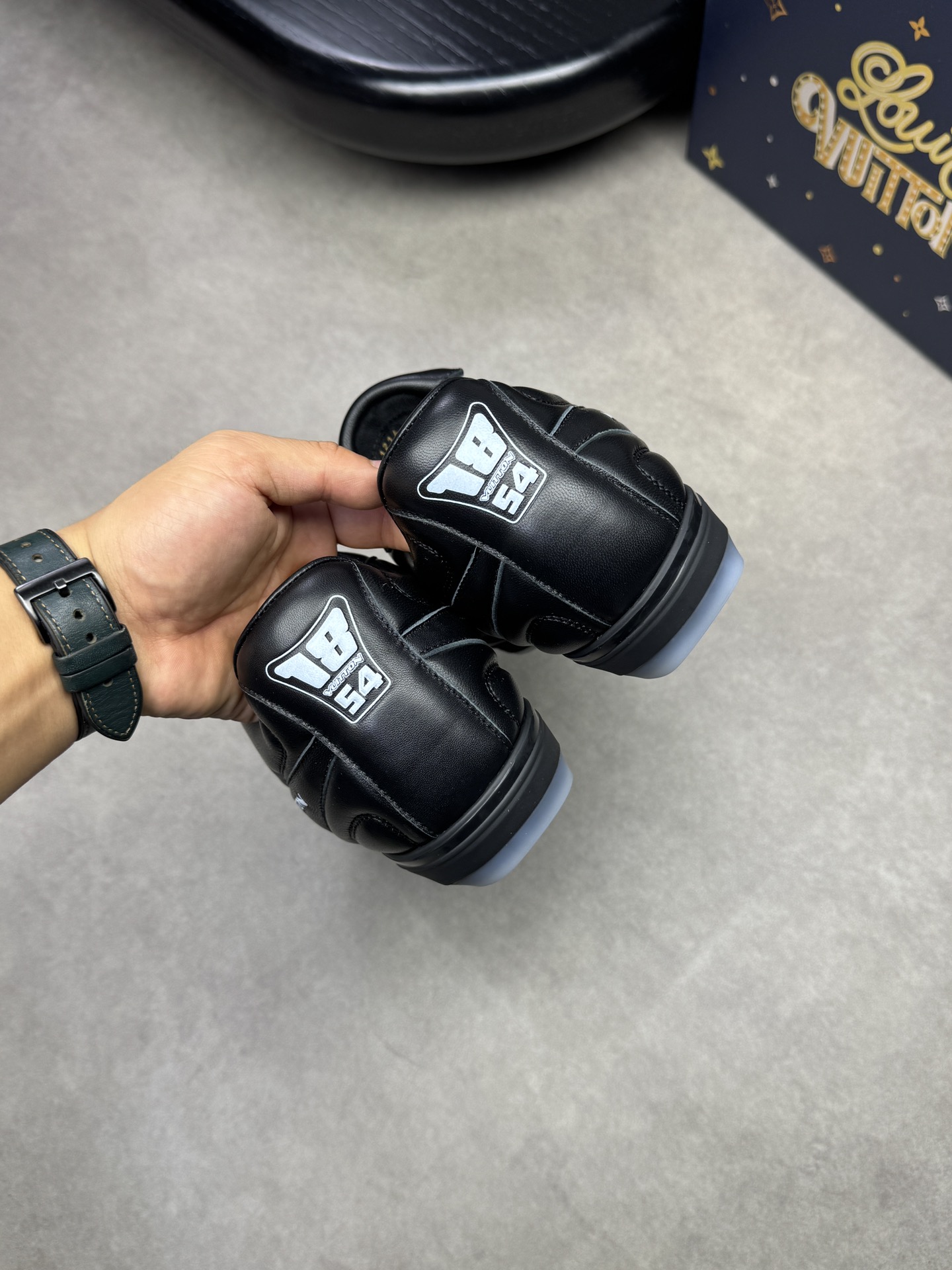 Louis Vuitton Leather Sneakers,Embroidered Logo,L0479,High Quality,Couple Shoes 9 i1741890992 36 7