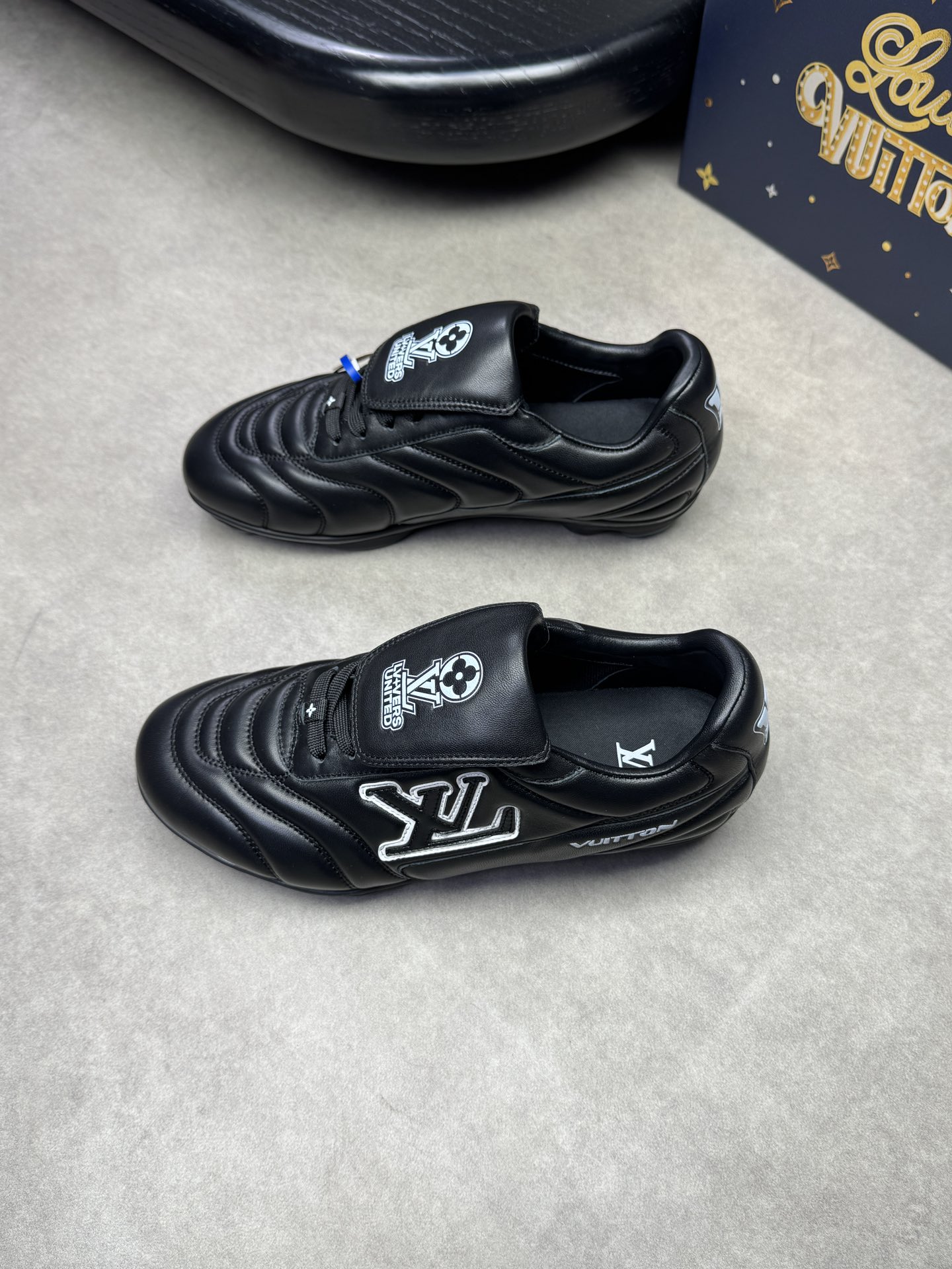 Louis Vuitton Leather Sneakers,Embroidered Logo,L0479,High Quality,Couple Shoes 4 i1741890992 9003 2