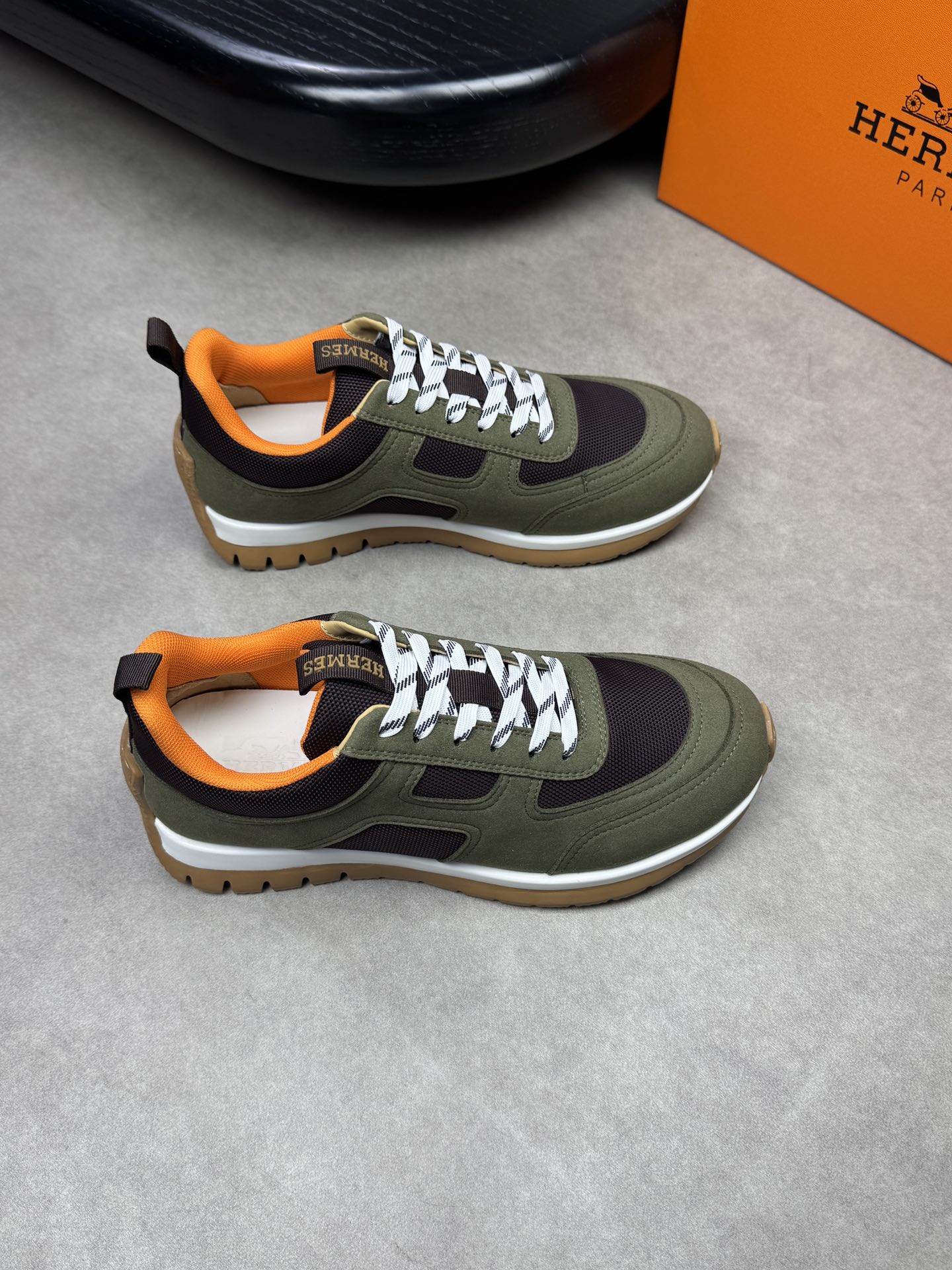Hermes Men's Casual Sneakers in Green Suede and Canvas - H0372