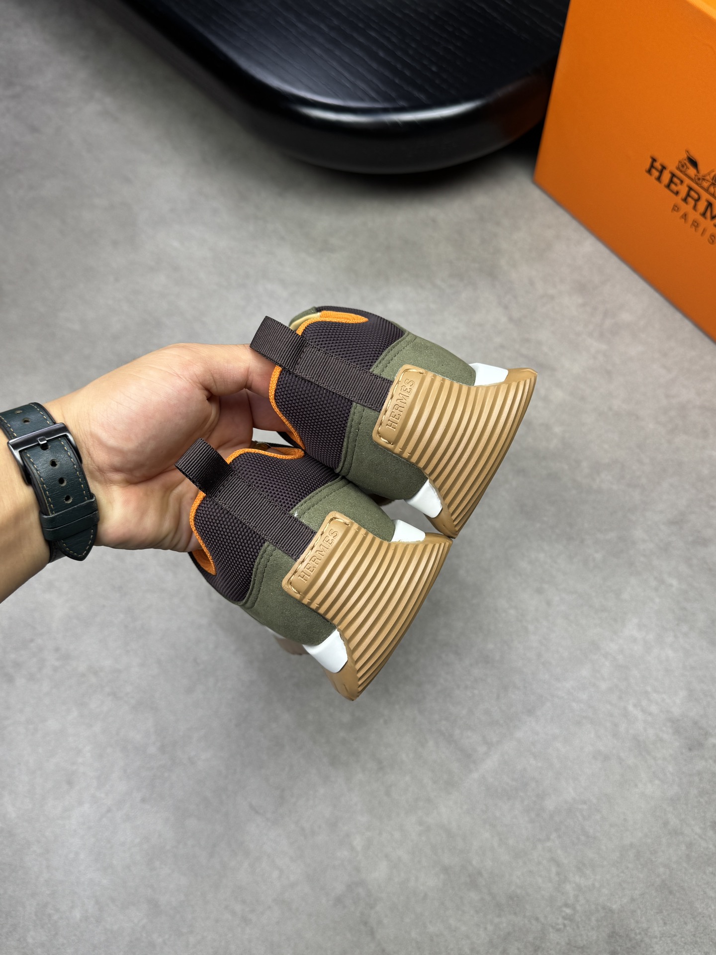 Hermes Men's Casual Sneakers in Green Suede and Canvas - H0372 9 i1742020454 4401 7