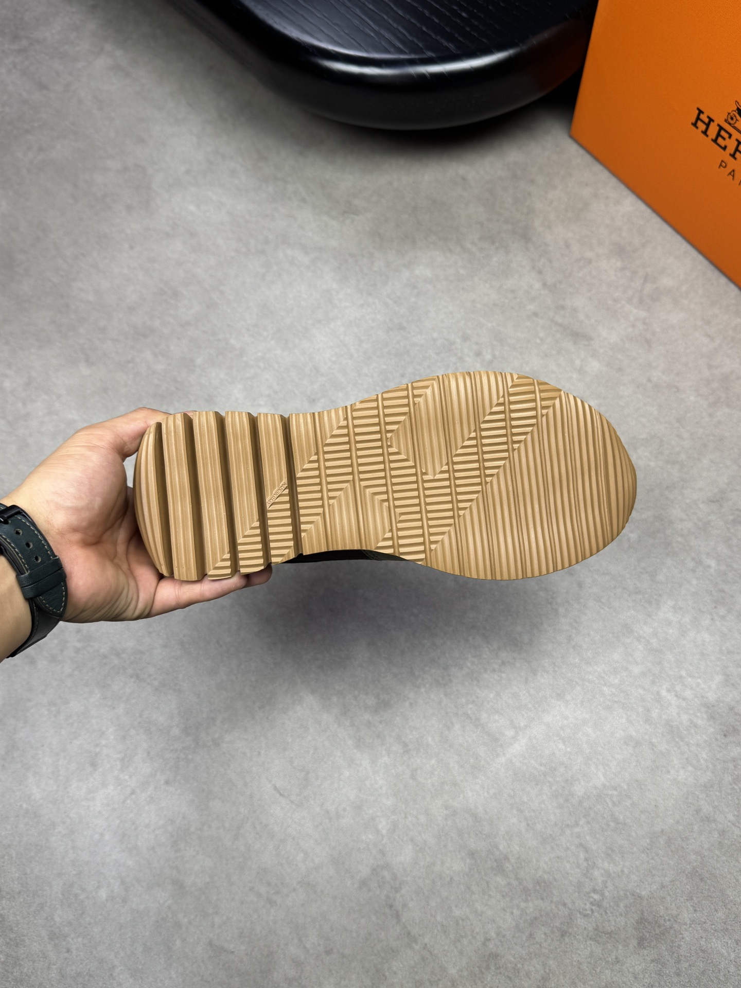 Hermes Men's Casual Sneakers in Green Suede and Canvas - H0372 10 i1742020454 4405 8