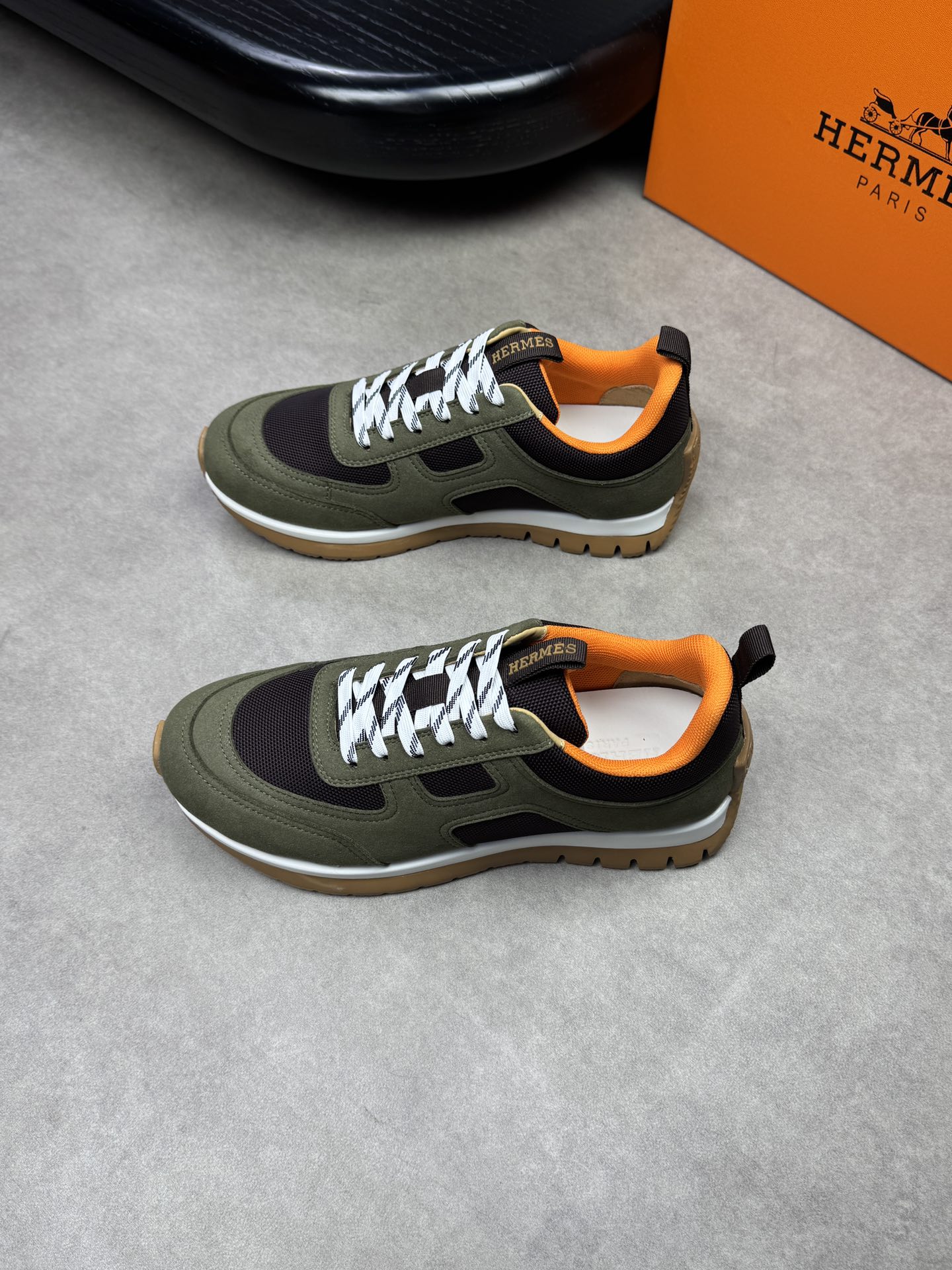 Hermes Men's Casual Sneakers in Green Suede and Canvas - H0372 4 i1742020454 5451 2