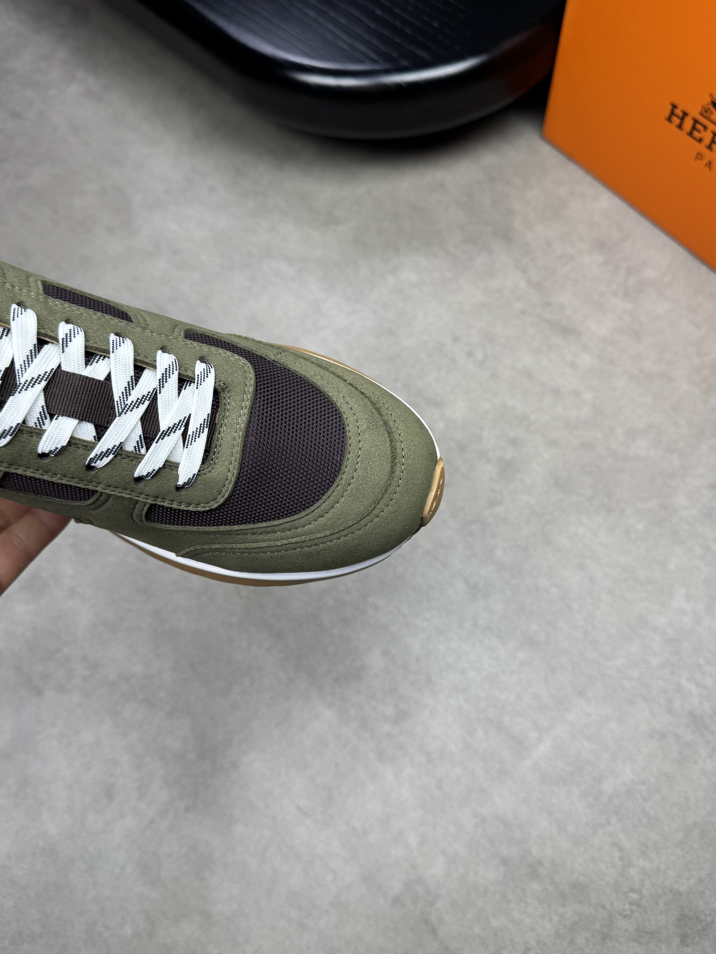 Hermes Men's Casual Sneakers in Green Suede and Canvas - H0372 7 i1742020454 5587 5
