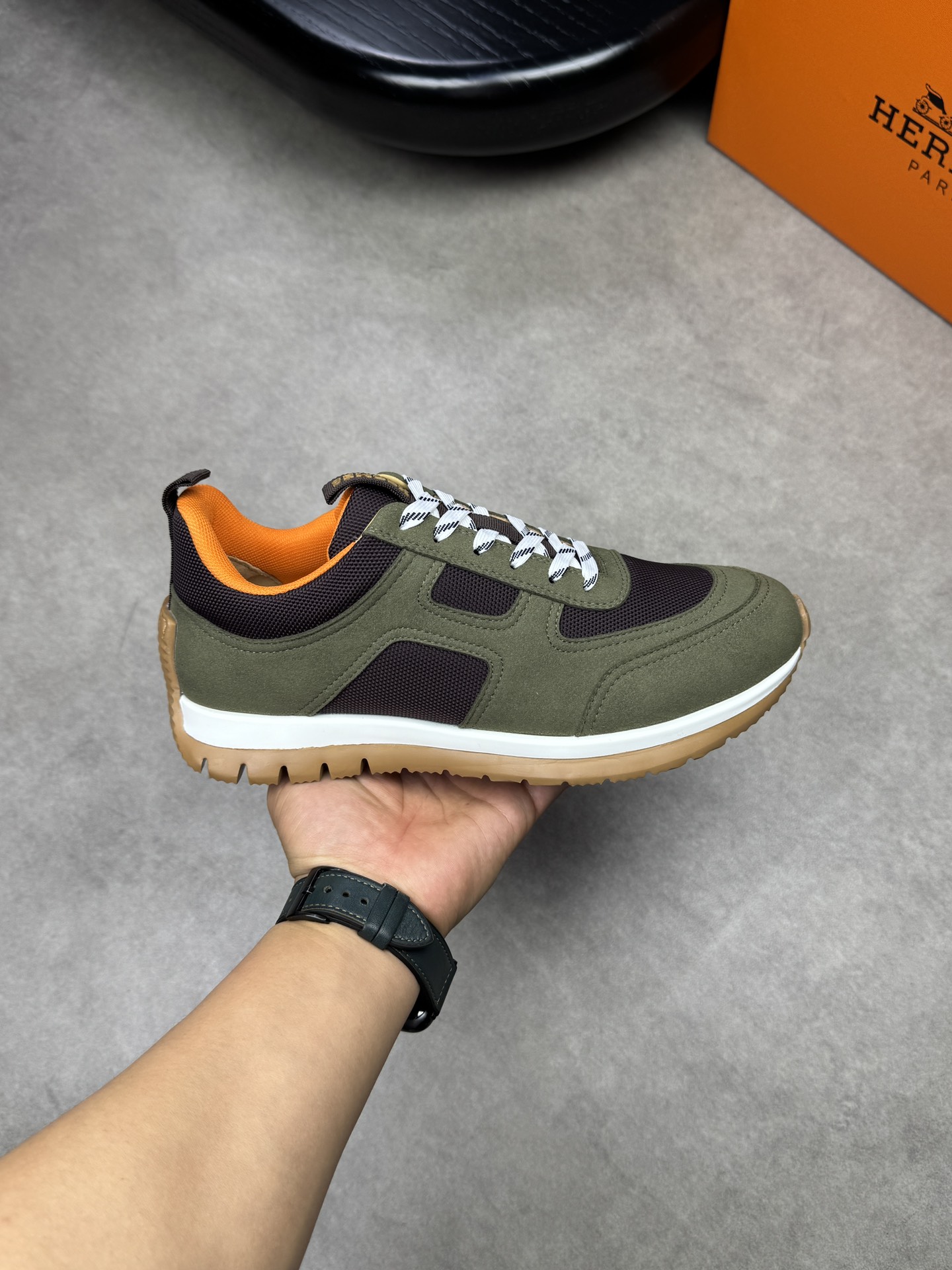 Hermes Men's Casual Sneakers in Green Suede and Canvas - H0372 5 i1742020454 8197 3