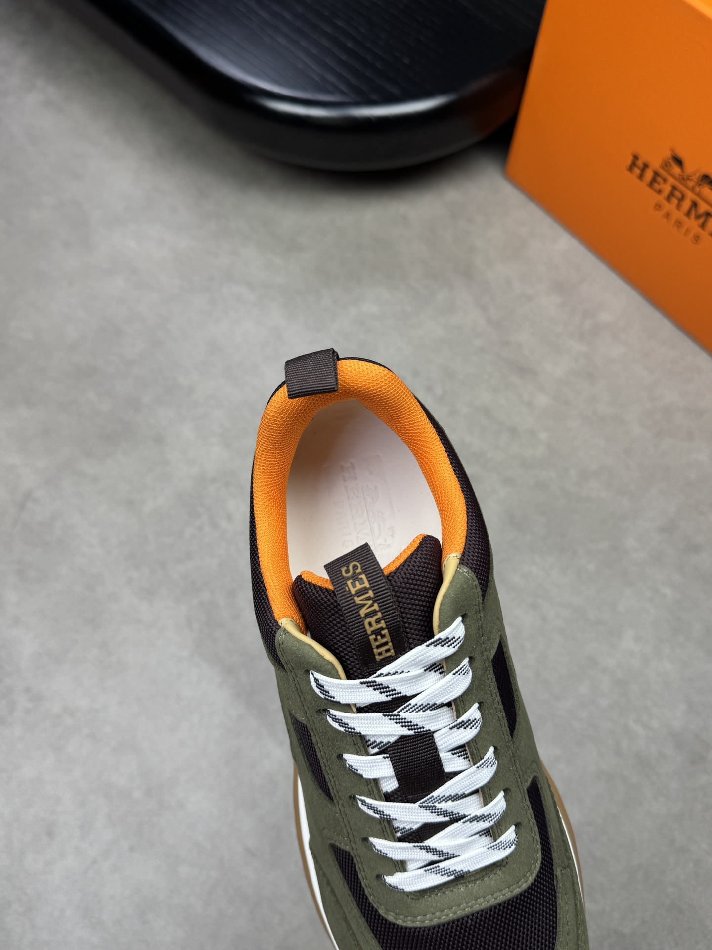 Hermes Men's Casual Sneakers in Green Suede and Canvas - H0372 8 i1742020454 9111 6