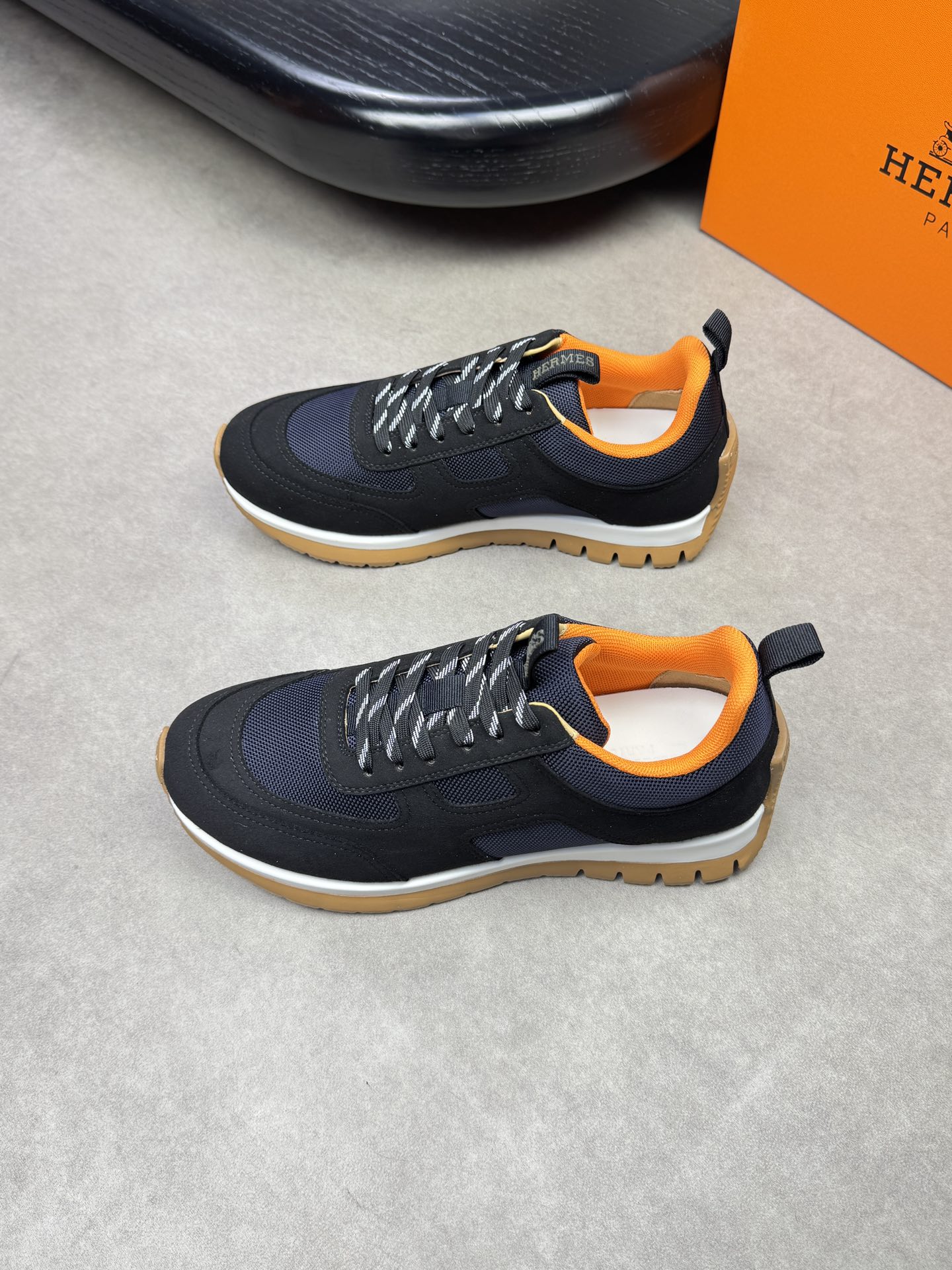 Hermès Men's H0372 Casual Sneakers in Black with Signature Canvas Detail 4 i1742020556 1756 2