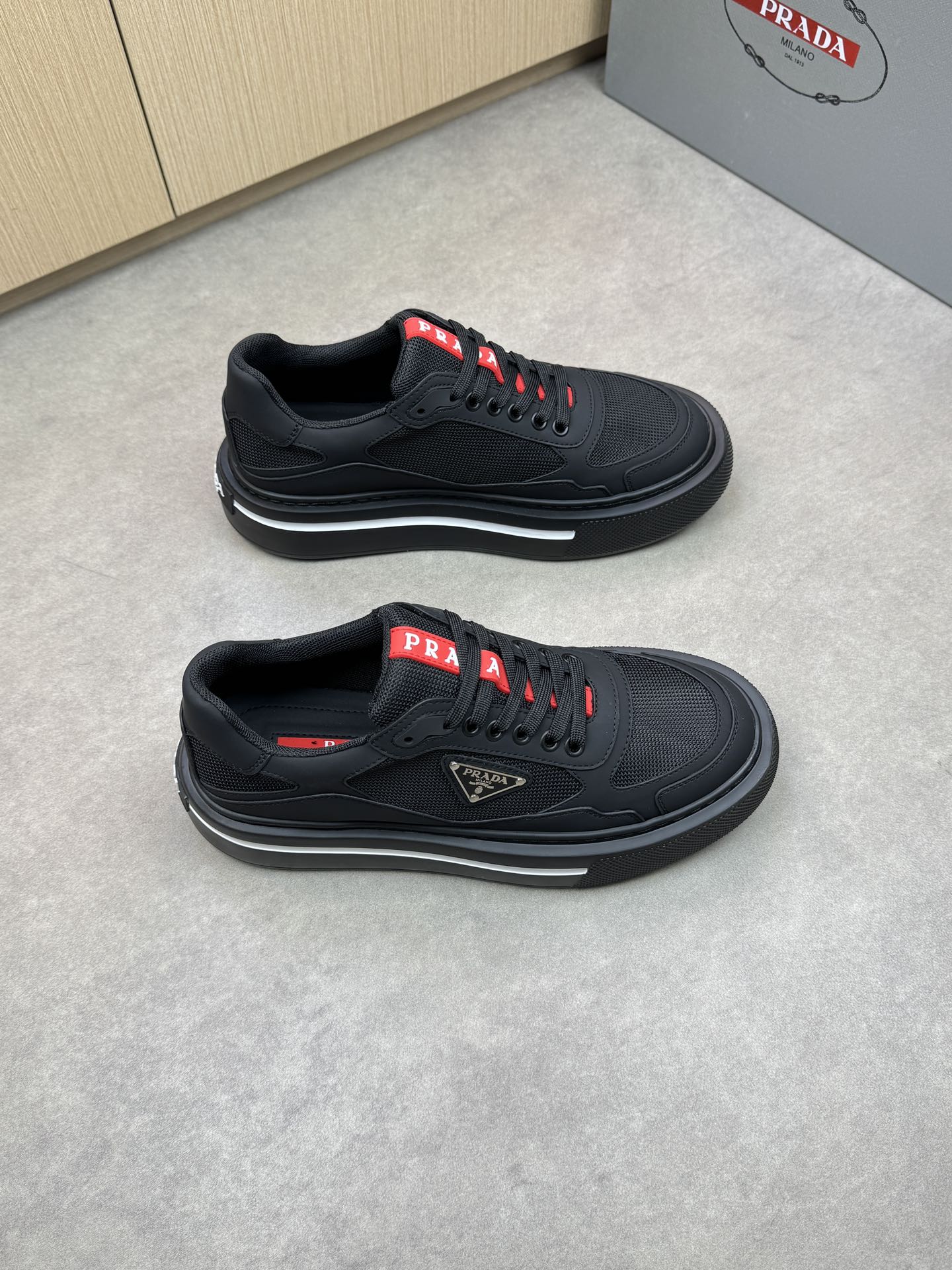 NO:274263,【PRADA】Prada - High-end quality Original single casual sneakers - Upper original silk calfskin, brand mesh cloth, shoe body sewing brand metal fastener, tongue sewing plastic brand logo - Inner brand canvas, foot pads; water dyed cowhide - Outsole original TPU foam; molded outsole - Ultra-high quality control · fine workmanship highlighting (high-end · noble · grade) -Size 39-44 (38, 45, custom made) ·PR0107,,prada,prada,sneakers,cowhide19860909【PRADA】普拉达 -高端品质 原单休闲运动鞋 -鞋面原版丝绸小牛皮、品牌网布、鞋身车缝品牌金属扣件、鞋舌车缝塑胶品牌logo -内里品牌帆布,垫脚；水染牛皮 -大底原版TPU发泡；成型大底 -超高品控·做工精细凸显(高端·贵气·档次) -Size 39-44（38,45,可订做)·PR0107,,prada,prada,sneakers,cowhide,Men's shoes