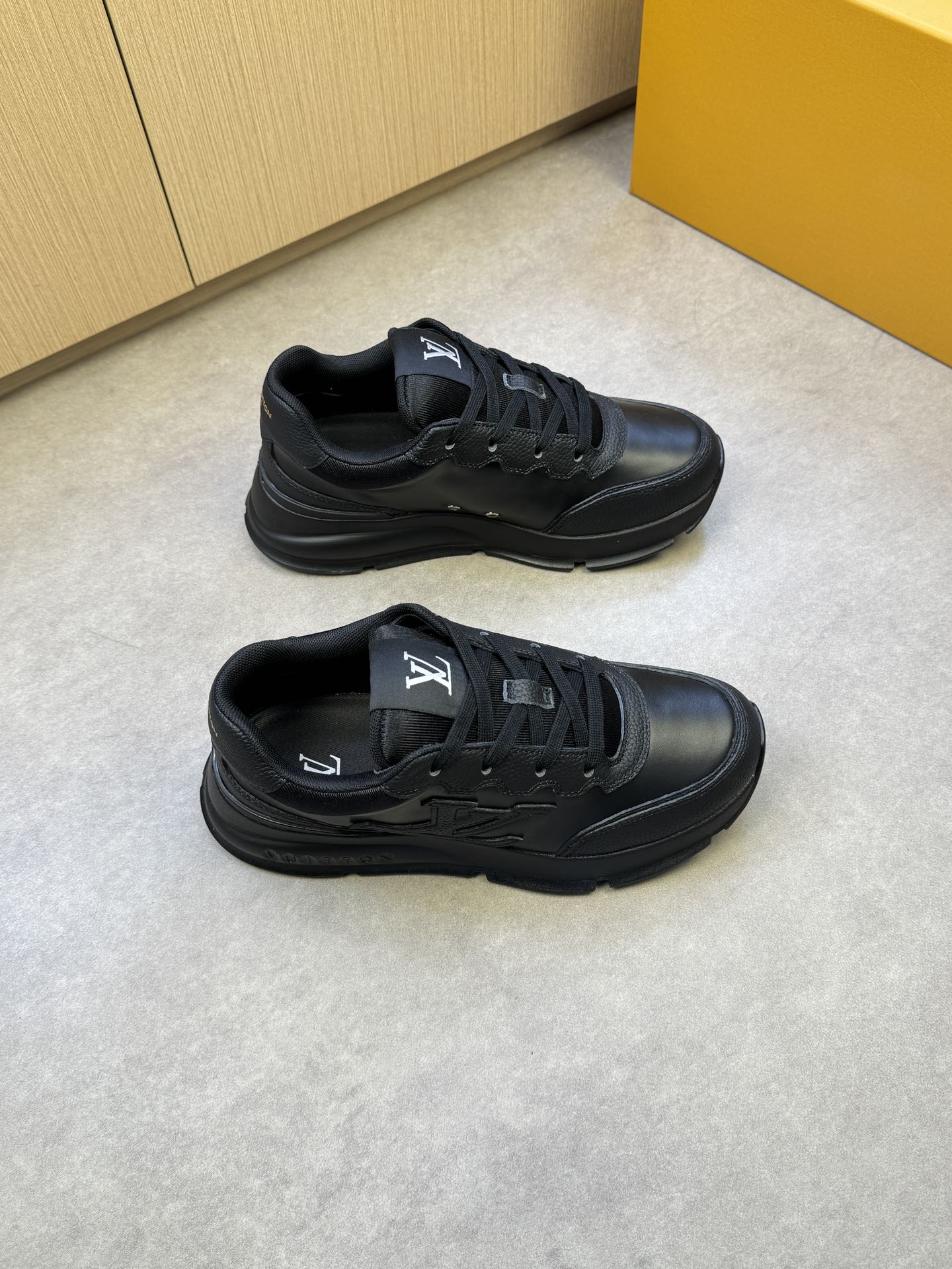 NO:274455,【Louis Vuitton】Louis Vuitton - High-end quality Original single casual sneakers - Upper Napa calfskin, shoe body sewing brand totem, tongue, cloth, heel. Hot brand logo - Neil brand canvas - Outsole ultra-light TPU. Rubber; Formed outsole - Ultra-high quality control · Fine workmanship highlights (high-end, noble, grade) - Size 39-44 (38,45, custom made)·L0118,,louis vuitton,louis vuitton,sneakers,cowhide19860909【Louis Vuitton】路易威登 -高端品质 原单休闲运动鞋 -鞋面纳帕小牛皮、鞋身车缝品牌图腾、鞋舌.布标、后跟.热切品牌Logo -内里品牌帆布 -大底超轻TPU.橡胶; 成型大底 -超高品控·做工精细凸显(高端·贵气·档次) -Size 39-44（38,45,可订做)·L0118,,louis vuitton,louis vuitton,sneakers,cowhide,Men's shoes