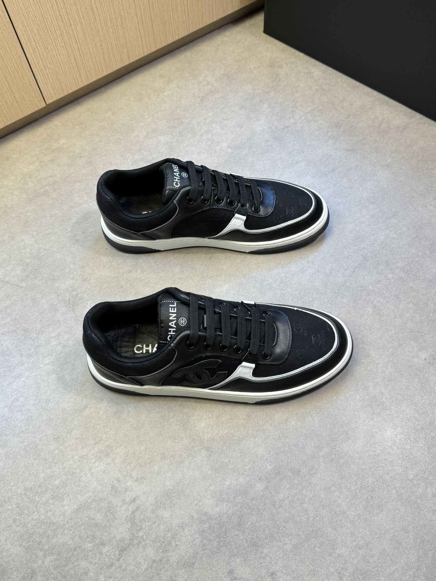 NO:274649,【CHANEL】Chanel - High-end quality Original single casual sports shoes - Upper Napa calfskin, high mercerized canvas, shoe body sewing brand totem - Neil brand canvas, foot pads; water dyed cowhide - Ultra-light TPR·rubber; Two-color molded sole - Ultra-high quality control·fine workmanship highlighting (high-end, noble, grade) -Size 39-44 (38,45, custom made)·CN0126,,chanel,chanel,cowhide19860909【 CHANEL】香奈儿  -高端品质 原单休闲运动板鞋 -鞋面纳帕小牛皮、高丝光帆布、鞋身车缝品牌图腾 -内里品牌帆布,垫脚；水染牛皮 -大底超轻TPR·橡胶；双色成型大底 -超高品控·做工精细凸显(高端·贵气·档次) -Size 39-44（38,45,可订做)·CN0126,,chanel,chanel,cowhide,Men's shoes