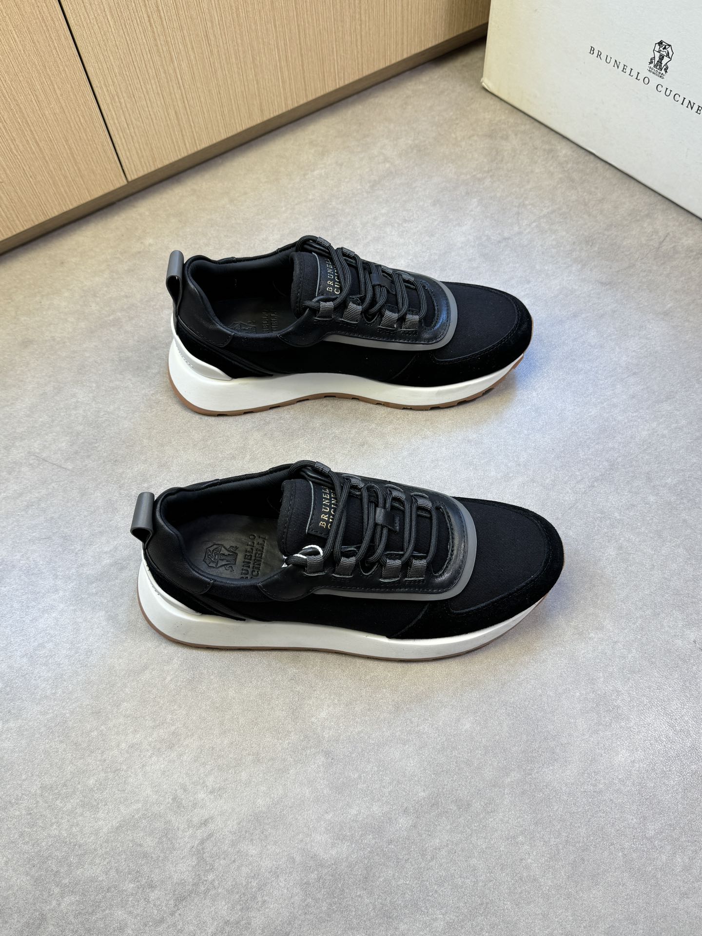 NO:274652,【Brunello Cucinelli】Brunello Cucinelli - High-end quality Original single casual sneakers - Imported upper Napa calfskin, reverse velvet calfskin, brand canvas, shoe tongue; Silk-printed brand logo - Inner water dyed cowhide - Outsole ultralight wear-resistant velvet rubber; Two-color molded outsole - Ultra-high quality control · fine workmanship highlighted (high-end · noble · grade) -Size 39-44 (38, 45, custom made) ·BC0126,,brunello cucinelli,sneakers,cowhide19860909【 Brunello Cucinelli】布鲁内洛·库奇内利  -高端品质 原单休闲运动鞋 -鞋面进口纳帕小牛皮、反绒小牛皮、品牌帆布、鞋舌；丝印品牌Logo -内里水染牛皮 -大底超轻耐磨绒·橡胶；双色成型大底 -超高品控·做工精细凸显(高端·贵气·档次) -Size 39-44（38,45,可订做)·BC0126,,brunello cucinelli,sneakers,cowhide,Men's shoes
