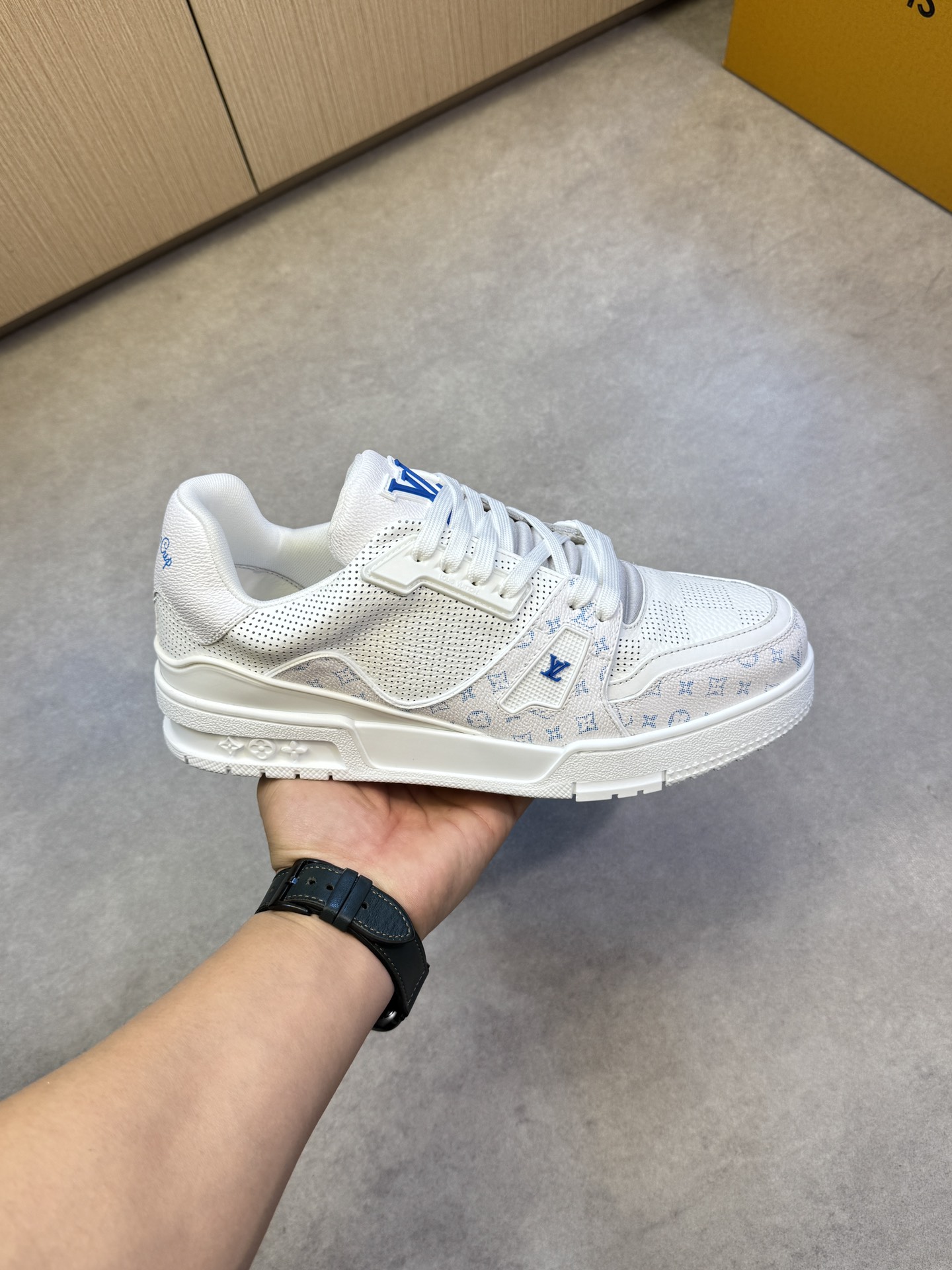 Louis Vuitton White Leather Casual Sneakers,Premium Quality,Sizes 39-44 5 i1742752549 1776 3
