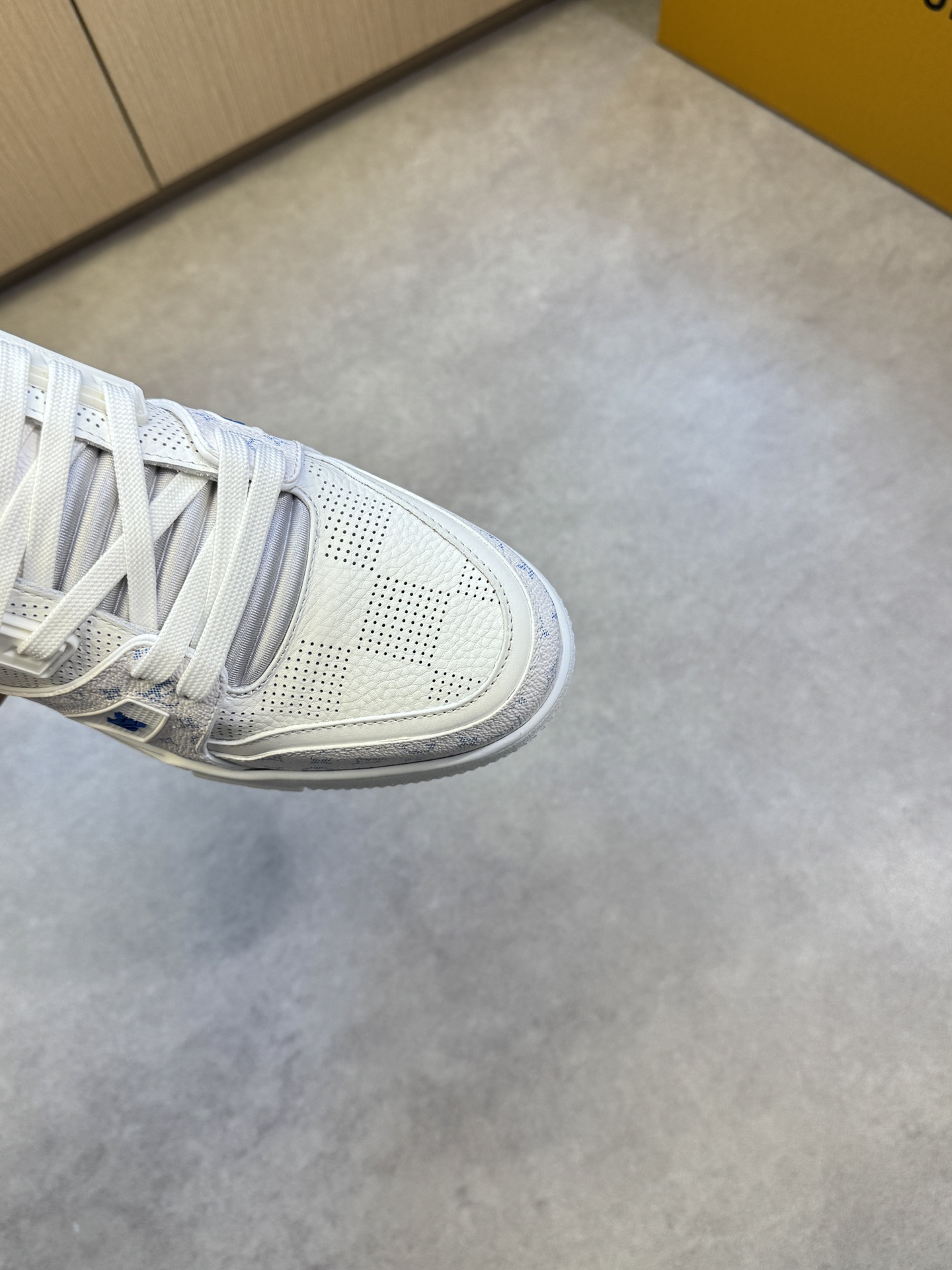 Louis Vuitton White Leather Casual Sneakers,Premium Quality,Sizes 39-44 7 i1742752549 2208 5