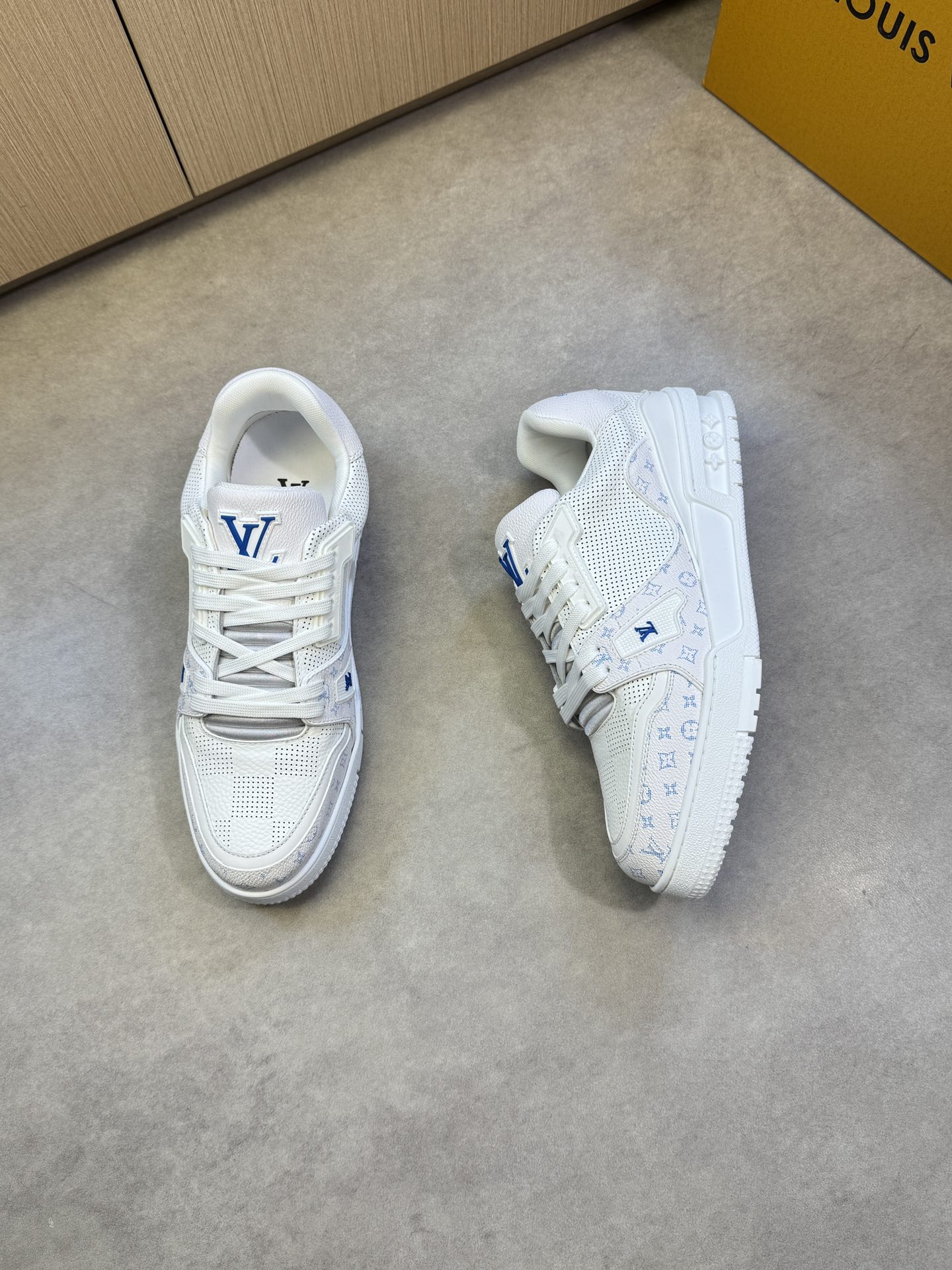 Louis Vuitton White Leather Casual Sneakers,Premium Quality,Sizes 39-44 3 i1742752549 4754 1