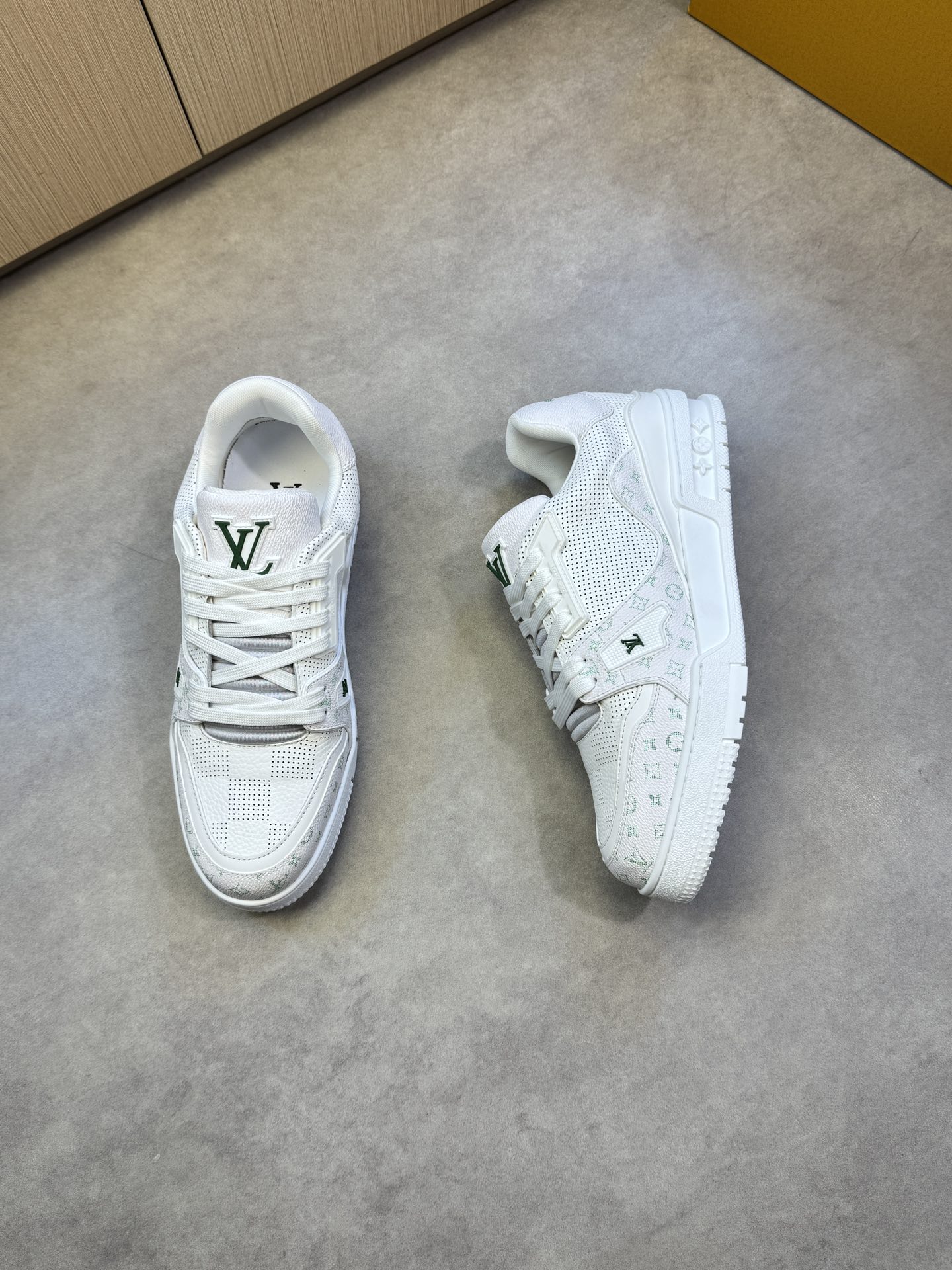 Louis Vuitton Premium White Leather Sneakers - Stylish & Comfortable 3 i1742752632 1771 1
