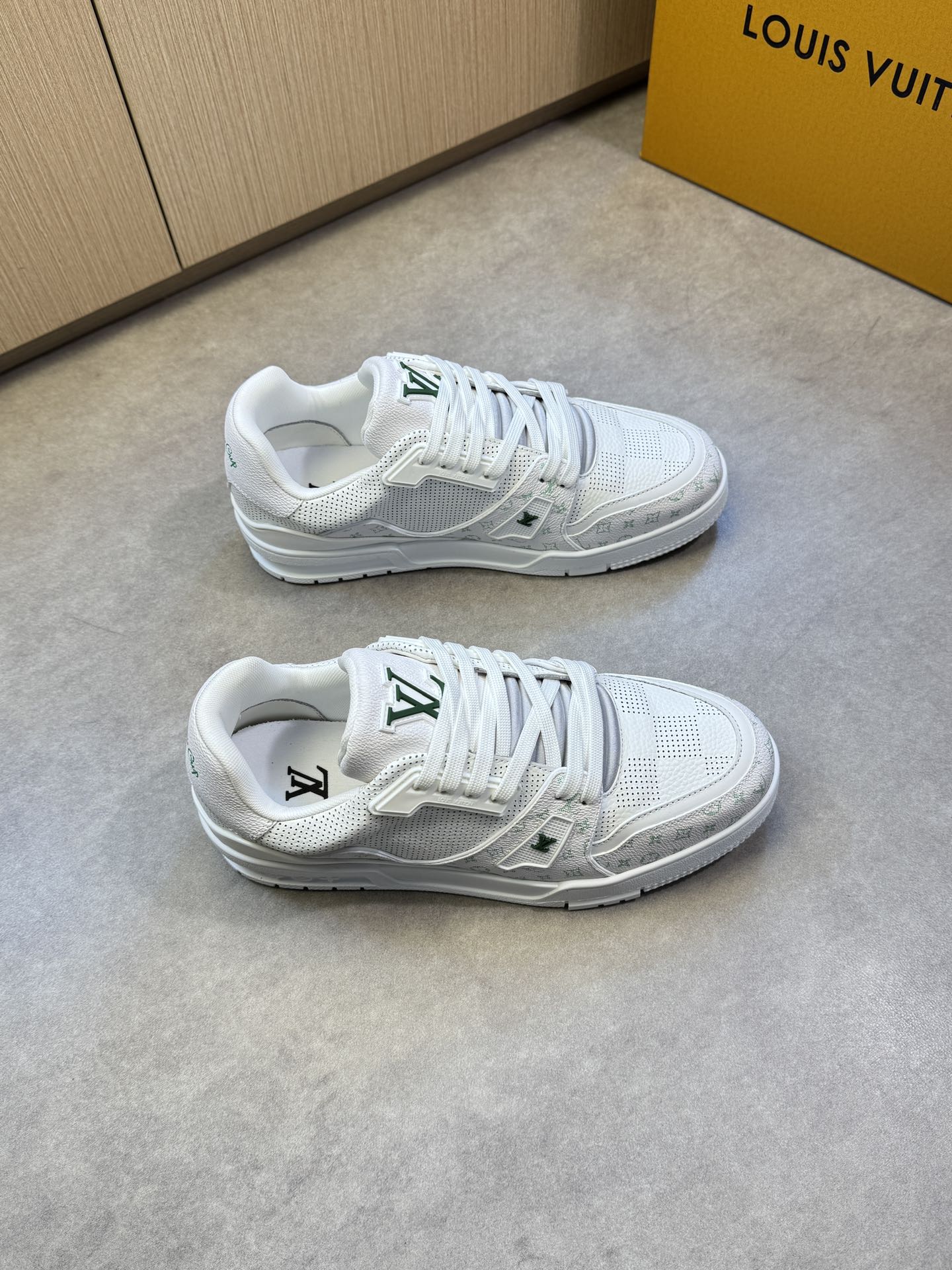 Louis Vuitton Premium White Leather Sneakers - Stylish & Comfortable 2 i1742752632 2116 0