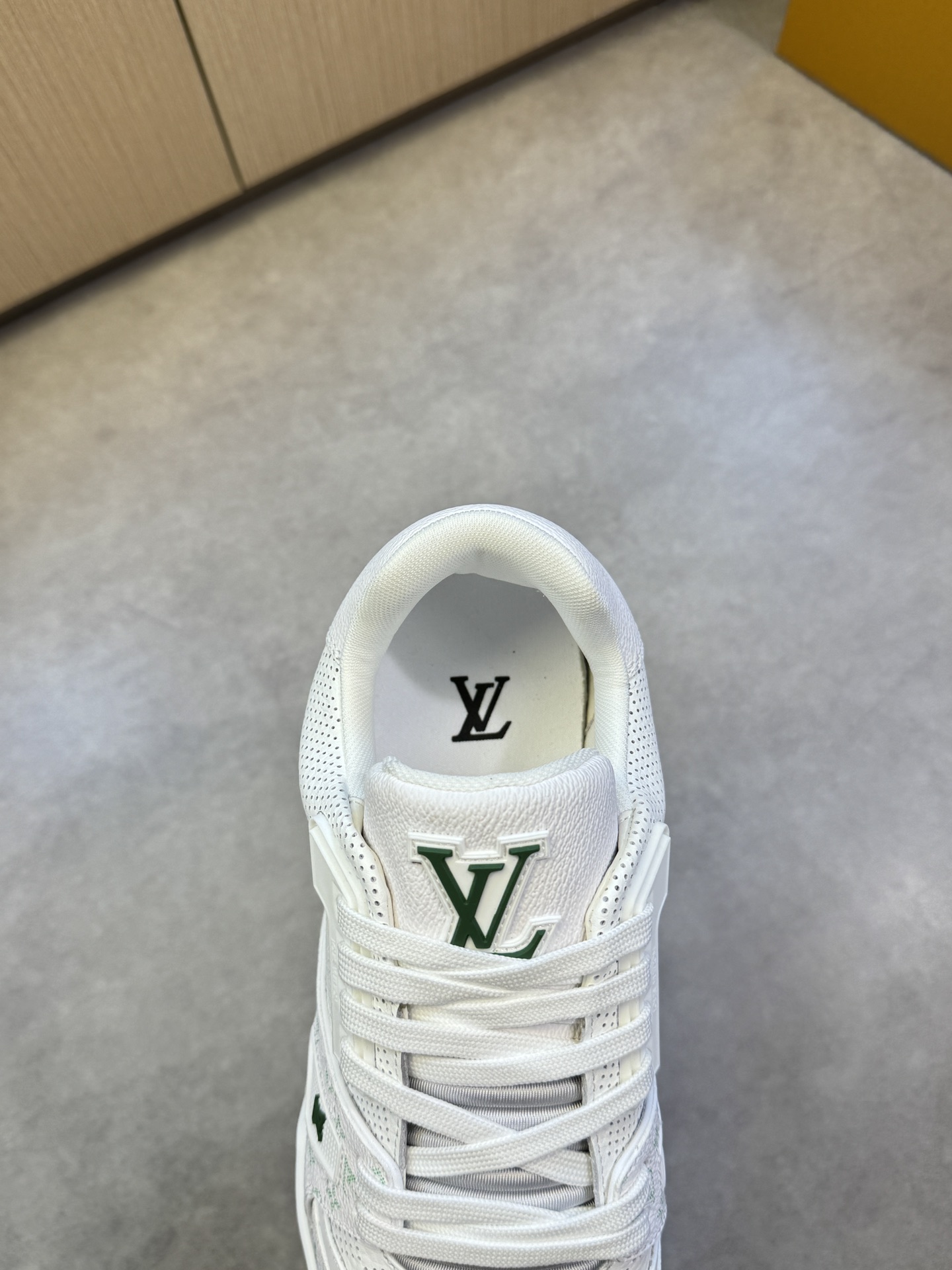 Louis Vuitton Premium White Leather Sneakers - Stylish & Comfortable 8 i1742752632 5369 6