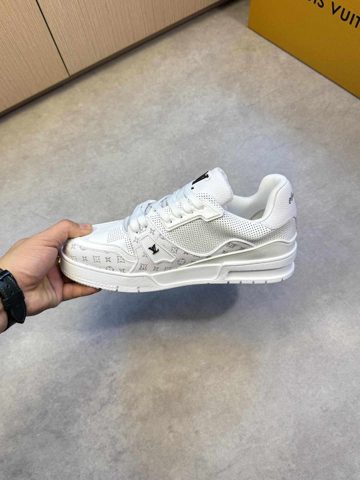 Louis Vuitton Men's White Leather Trainer Sneaker Casual Shoes Size 39-44 6 i1742752647 1710 4