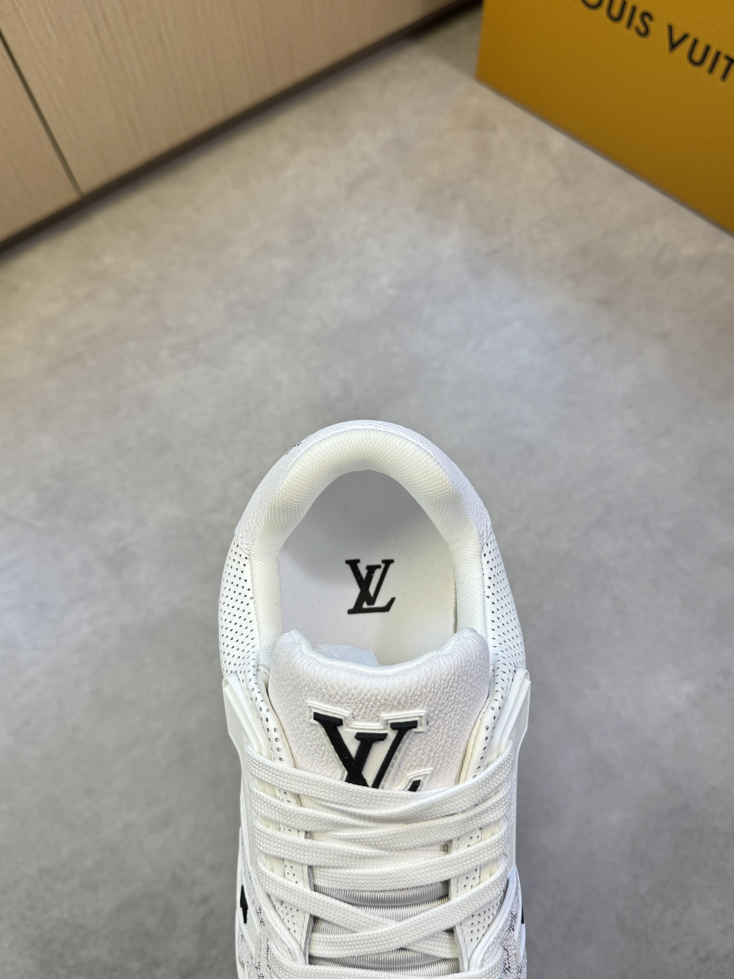 Louis Vuitton Men's White Leather Trainer Sneaker Casual Shoes Size 39-44 8 i1742752647 3720 6
