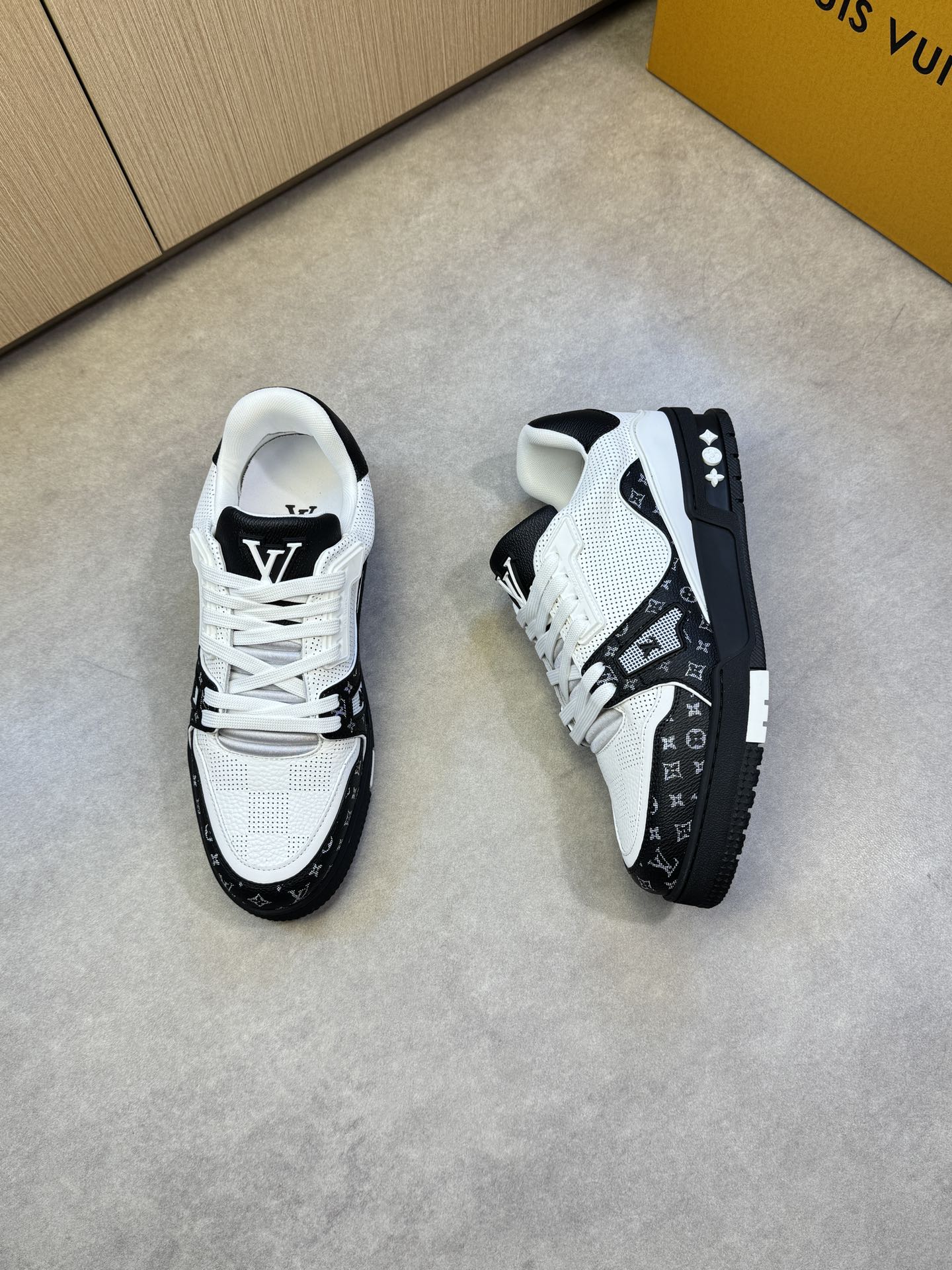 Louis Vuitton Men's Trainer Sneaker White/Black Nappa Leather, Size 39-44 3 i1742752663 6978 1