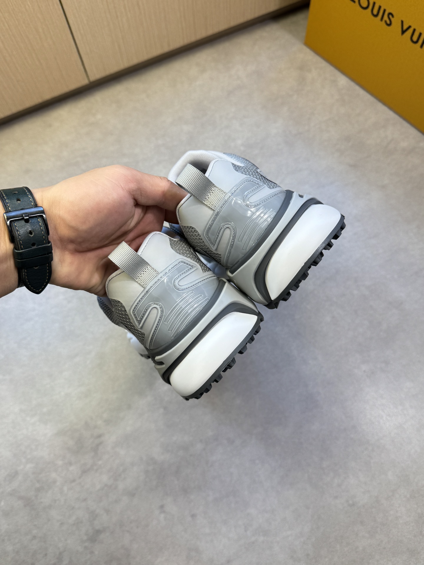 Louis Vuitton Men's Gray Mesh Upper Casual Sneakers Size 39-44 9 i1742753425 2443 7