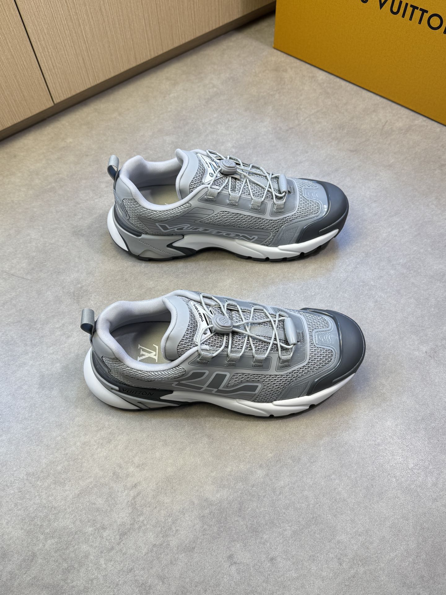 Louis Vuitton Men's Gray Mesh Upper Casual Sneakers Size 39-44