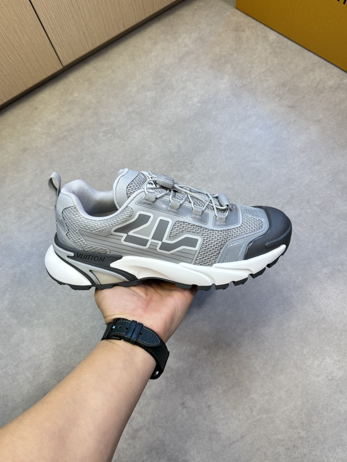 Louis Vuitton Men's Gray Mesh Upper Casual Sneakers Size 39-44 5 i1742753425 8345 3