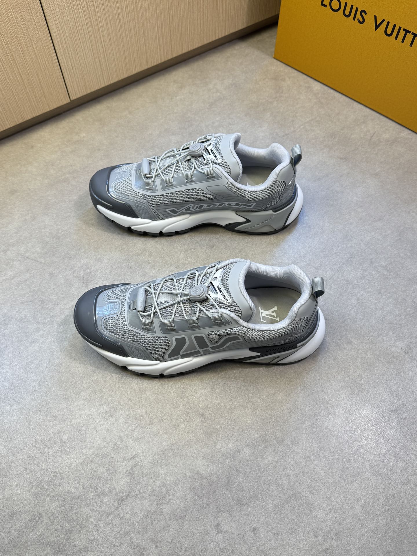 Louis Vuitton Men's Gray Mesh Upper Casual Sneakers Size 39-44 4 i1742753425 9025 2