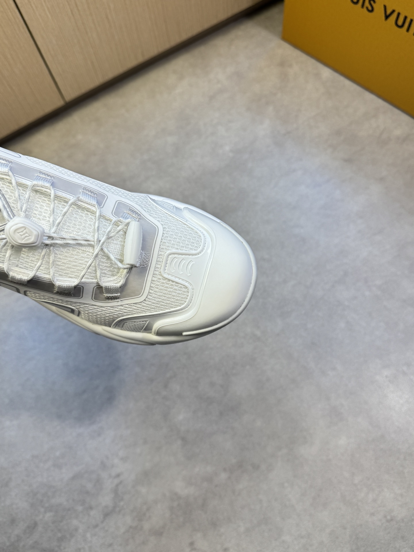 Louis Vuitton White Casual Sneakers Breathable Mesh Lightweight Shoes 7 i1742753449 2495 5