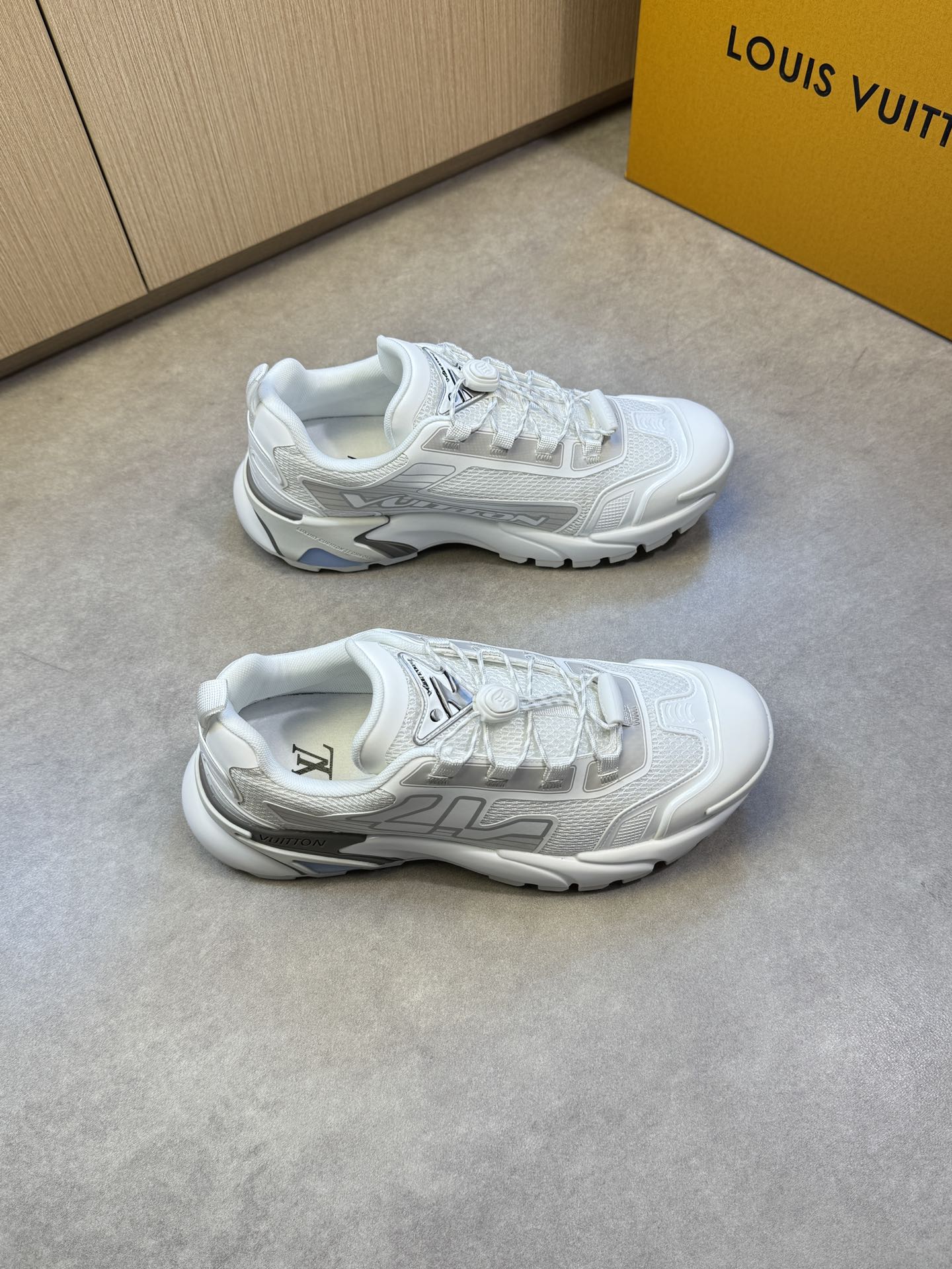 Louis Vuitton White Casual Sneakers Breathable Mesh Lightweight Shoes 2 i1742753449 2648 0