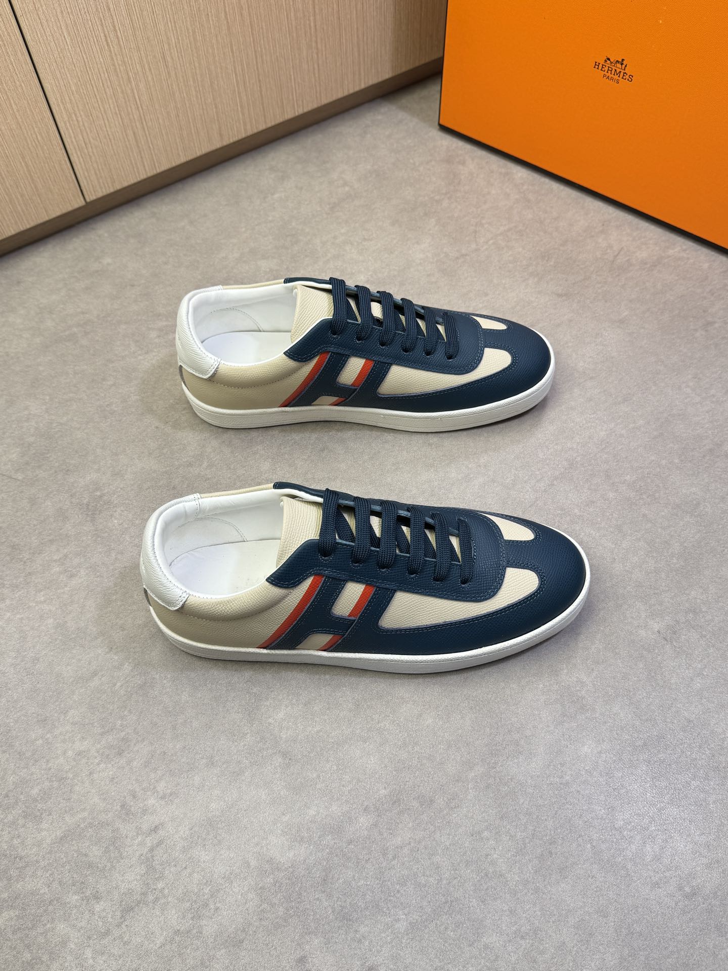 NO:274763,【HERMES】HERMES - High-end quality Original single casual sports shoes - upper palm print calfskin, shoe body color printing high Zhoubo brand 'H' totem - inner water dyed cowhide - outsole original TPR. Rubber·Double-color molded outsole - Ultra-high quality control·fine workmanship highlighted (high-end·noble·grade) -Size 38-44 (45, custom made)·H0116,,hermes,hermes,cowhide19860909【 HERMES】爱马仕 -高端品质 原单休闲运动板鞋 -鞋面手掌纹小牛皮、鞋身彩印高周波品牌'H'图腾 -内里水染牛皮 -大底原版TPR.橡胶·双色成型大底 -超高品控·做工精细凸显(高端·贵气·档次) -Size 38-44（45,可订做)·H0116,,hermes,hermes,cowhide,Men's shoes