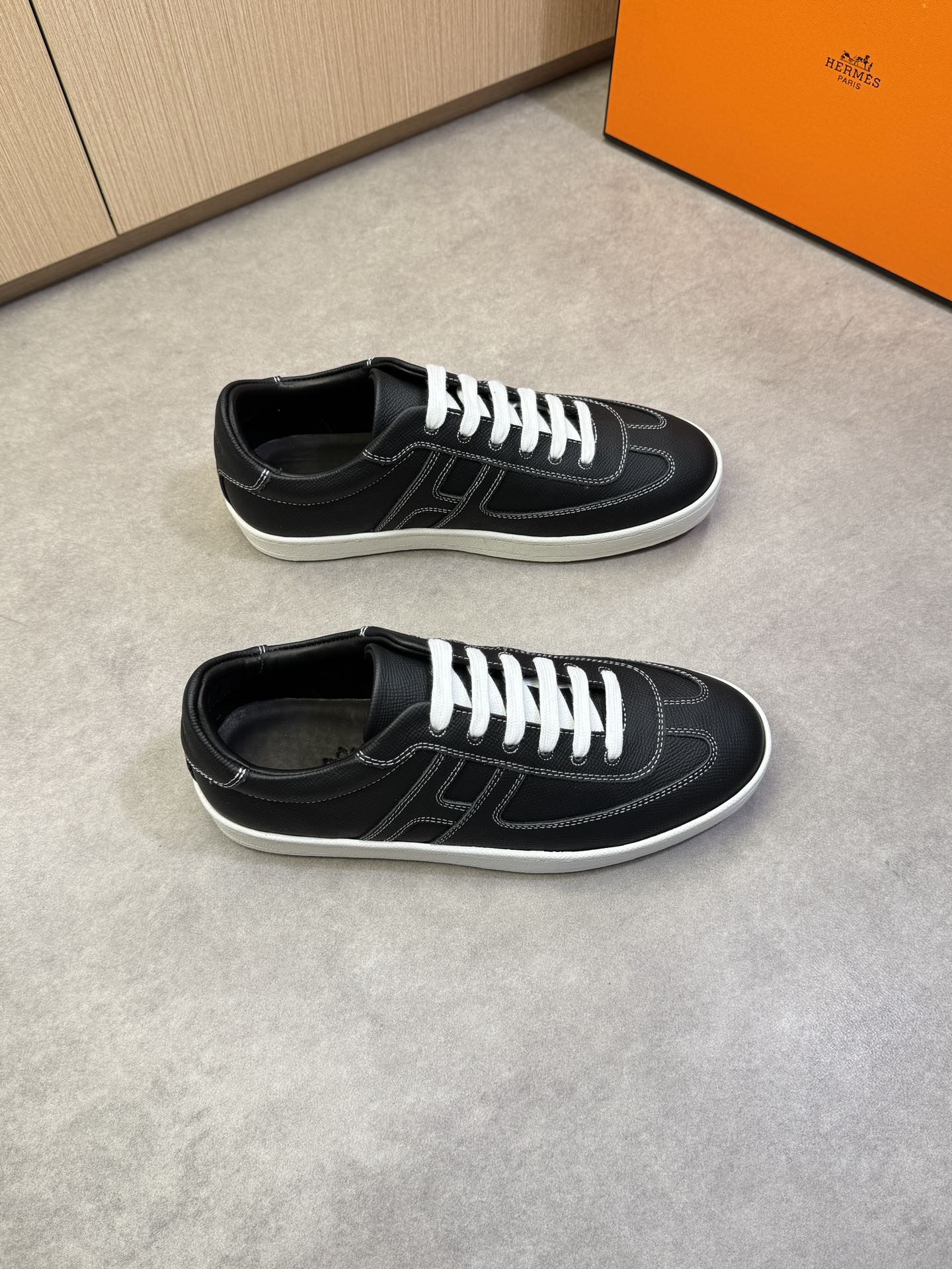 NO:274764,【HERMES】HERMES - High-end quality Original single casual sports shoes - upper palm print calfskin, shoe body sewing brand 'H' totem - inner water dyed cowhide - outsole original TPR. Rubber·Double-color molded outsole - Ultra-high quality control·fine workmanship highlighted (high-end·noble·grade) -Size 38-44 (45, custom made)·H0116,,hermes,hermes,cowhide19860909【 HERMES】爱马仕 -高端品质 原单休闲运动板鞋 -鞋面手掌纹小牛皮、鞋身车缝品牌'H'图腾 -内里水染牛皮 -大底原版TPR.橡胶·双色成型大底 -超高品控·做工精细凸显(高端·贵气·档次) -Size 38-44（45,可订做)·H0116,,hermes,hermes,cowhide,Men's shoes